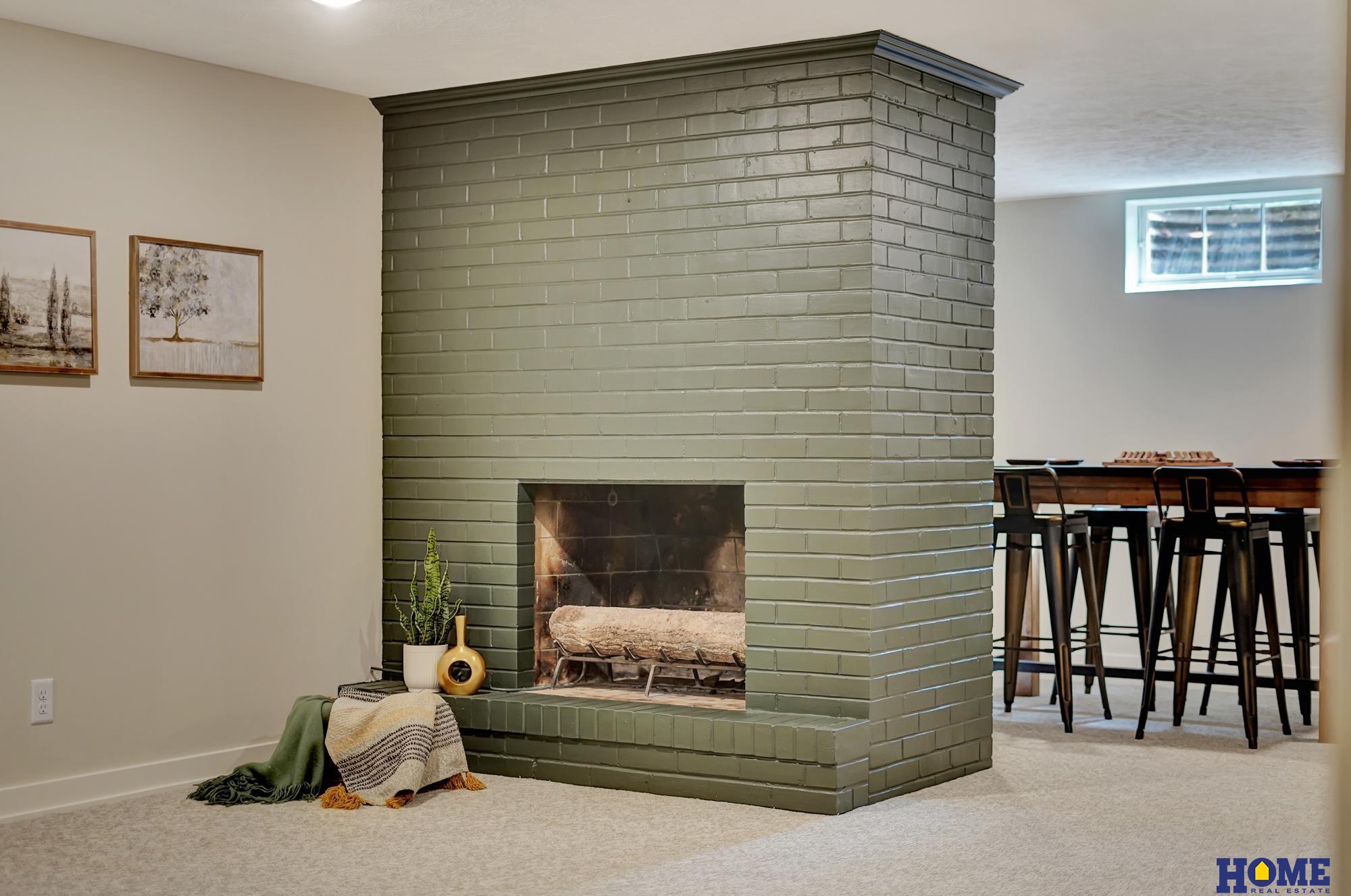 1700 Crestline Drive