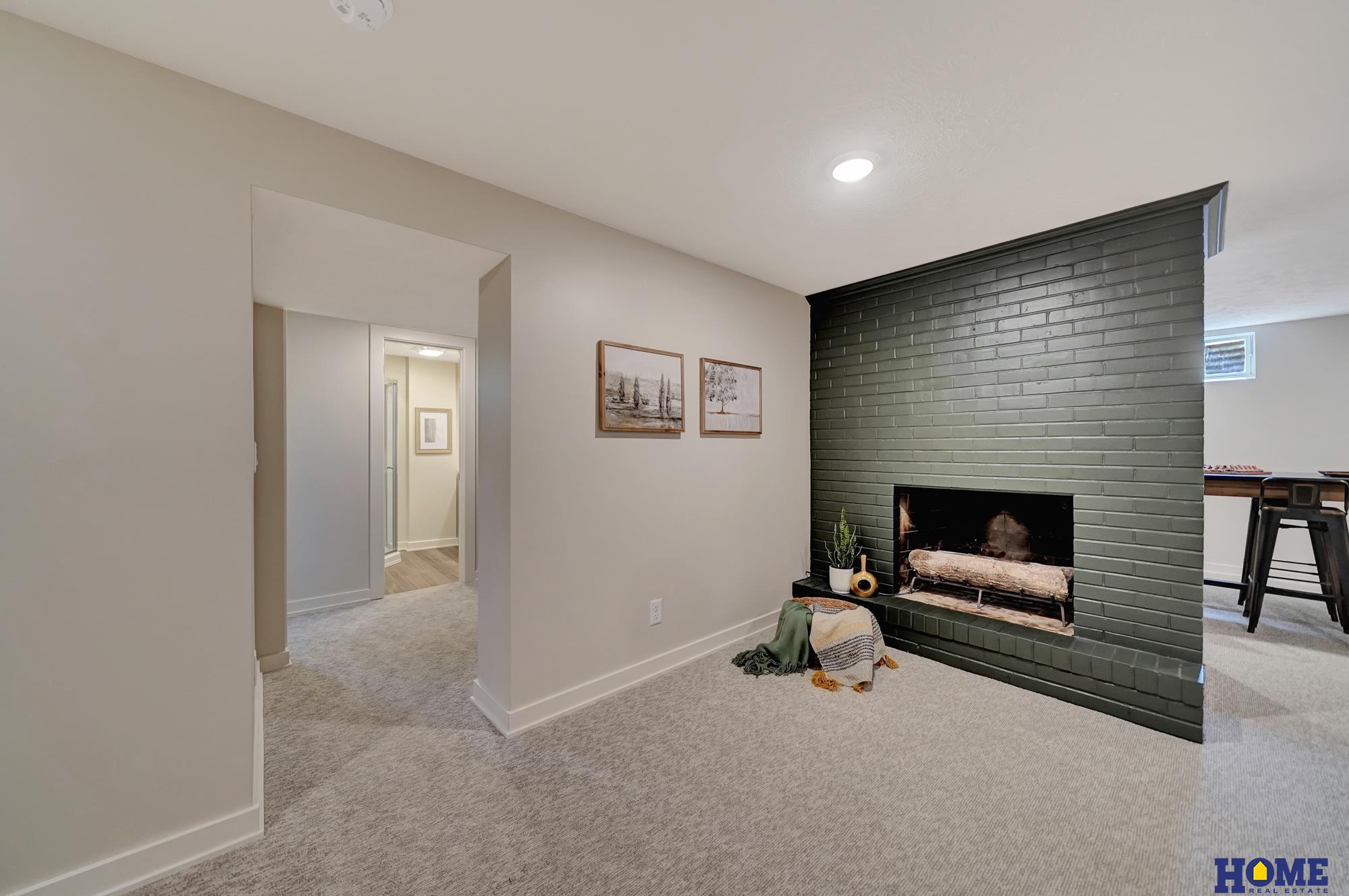 1700 Crestline Drive