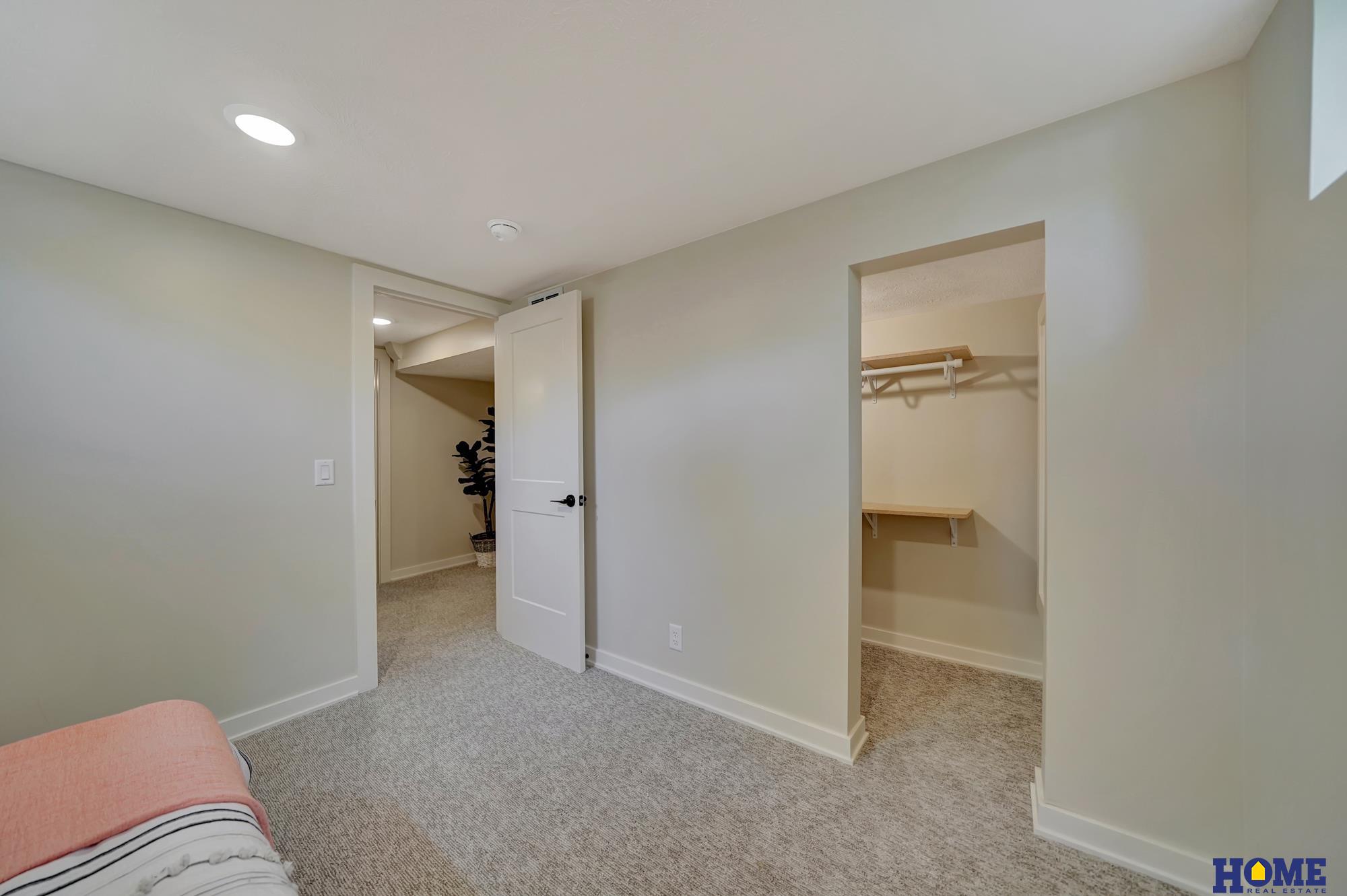 1700 Crestline Drive