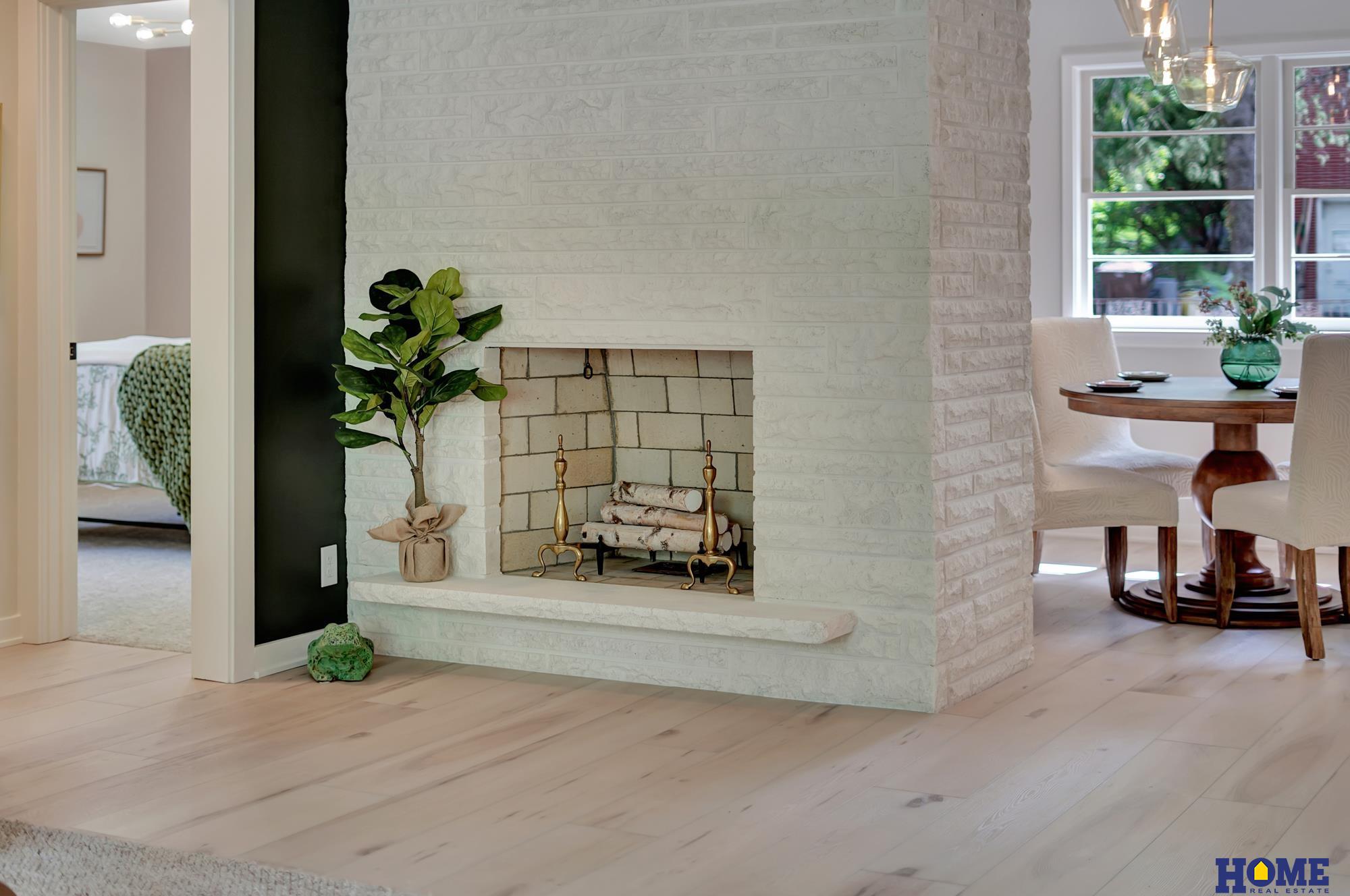 1700 Crestline Drive