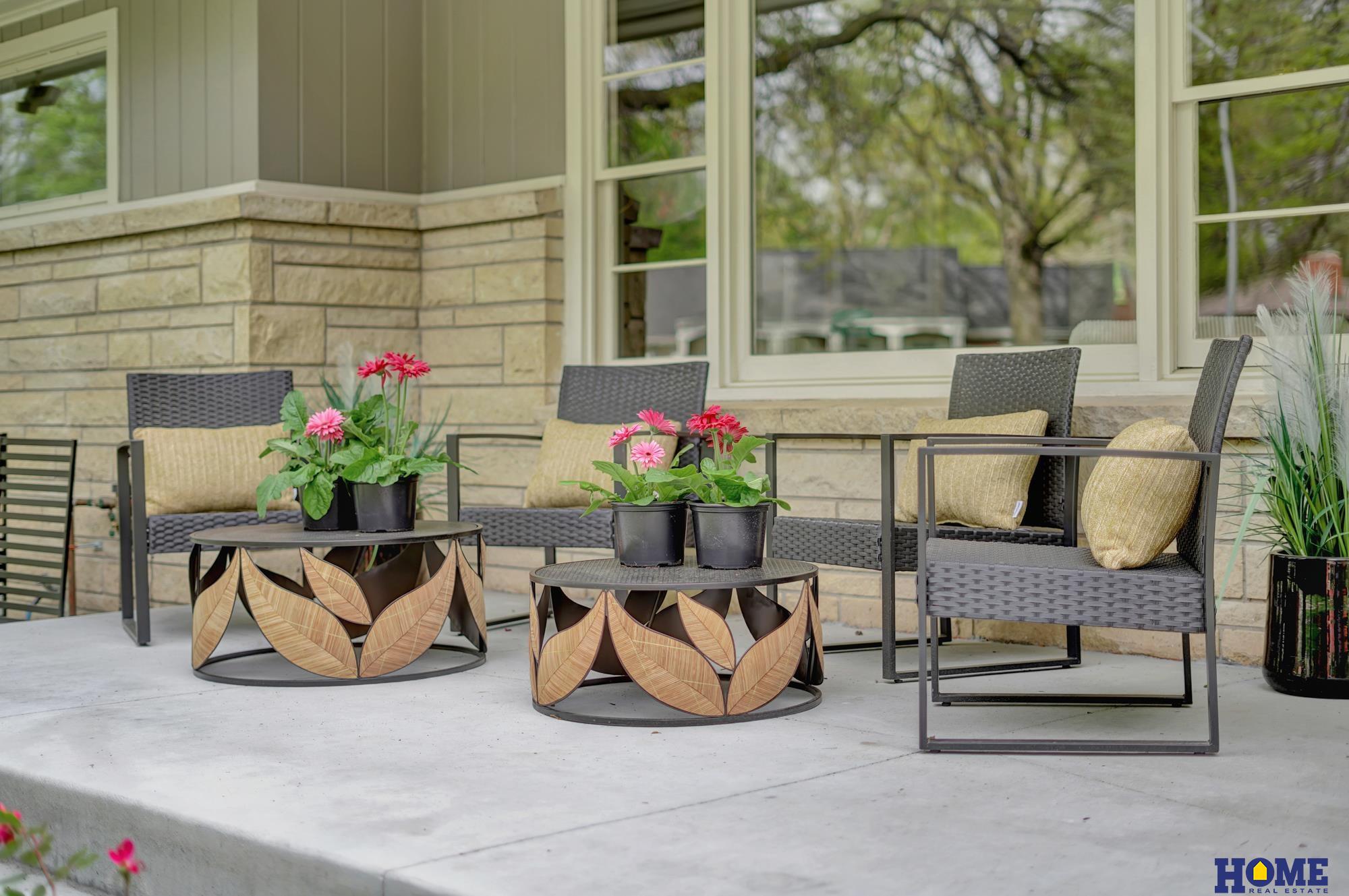 1700 Crestline Drive