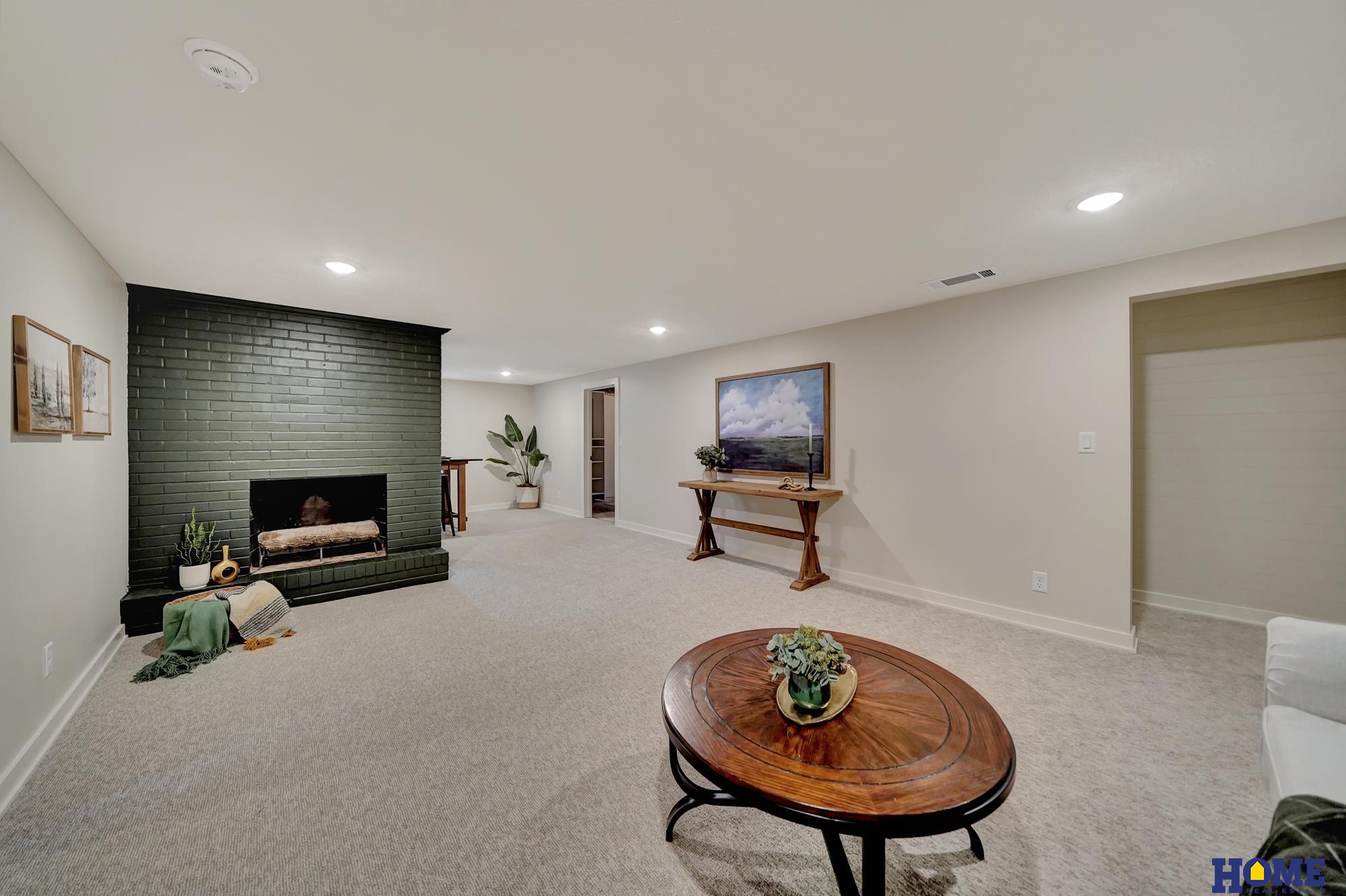 1700 Crestline Drive