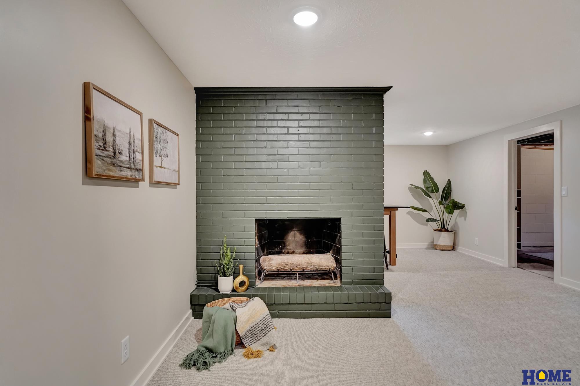 1700 Crestline Drive