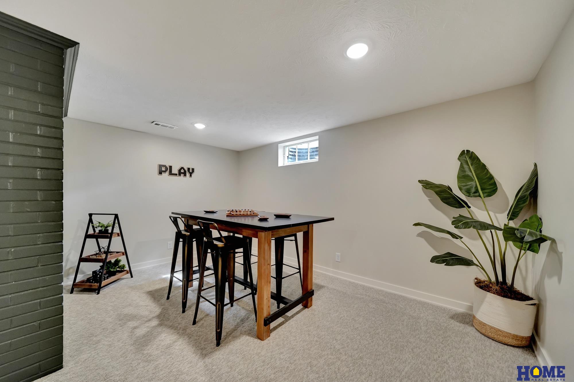 1700 Crestline Drive