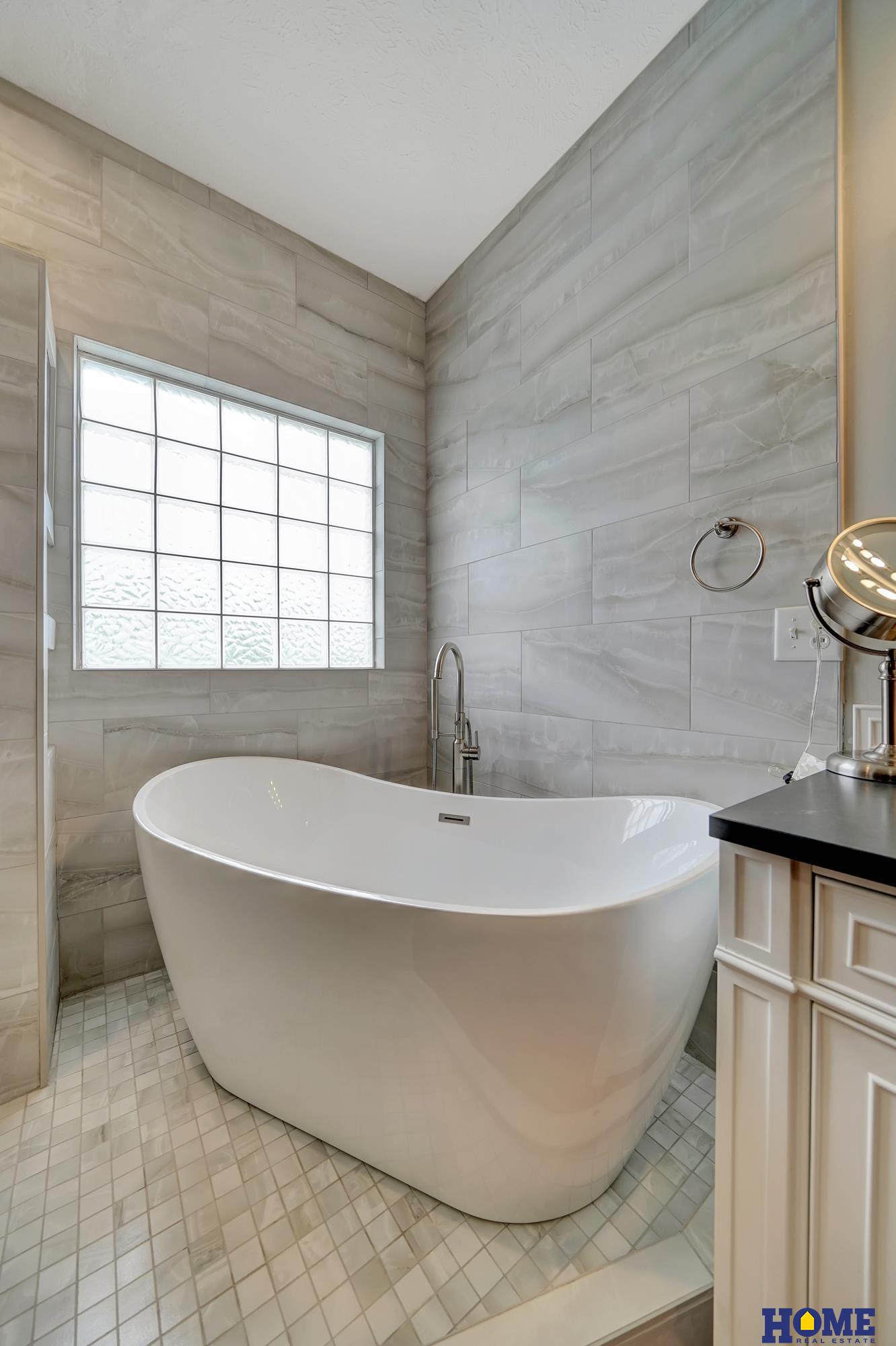 6233 Blackstone Road