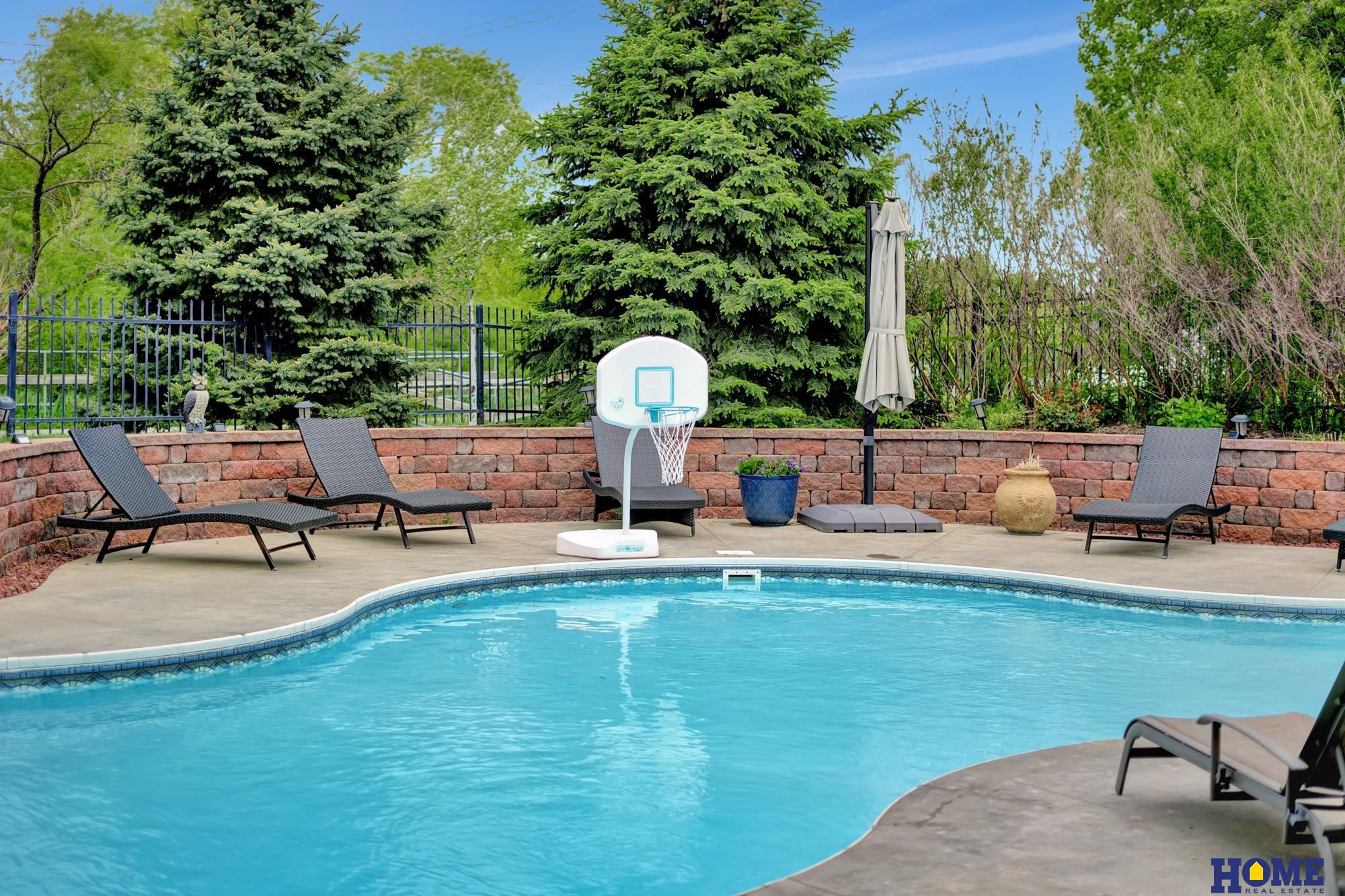 6233 Blackstone Road