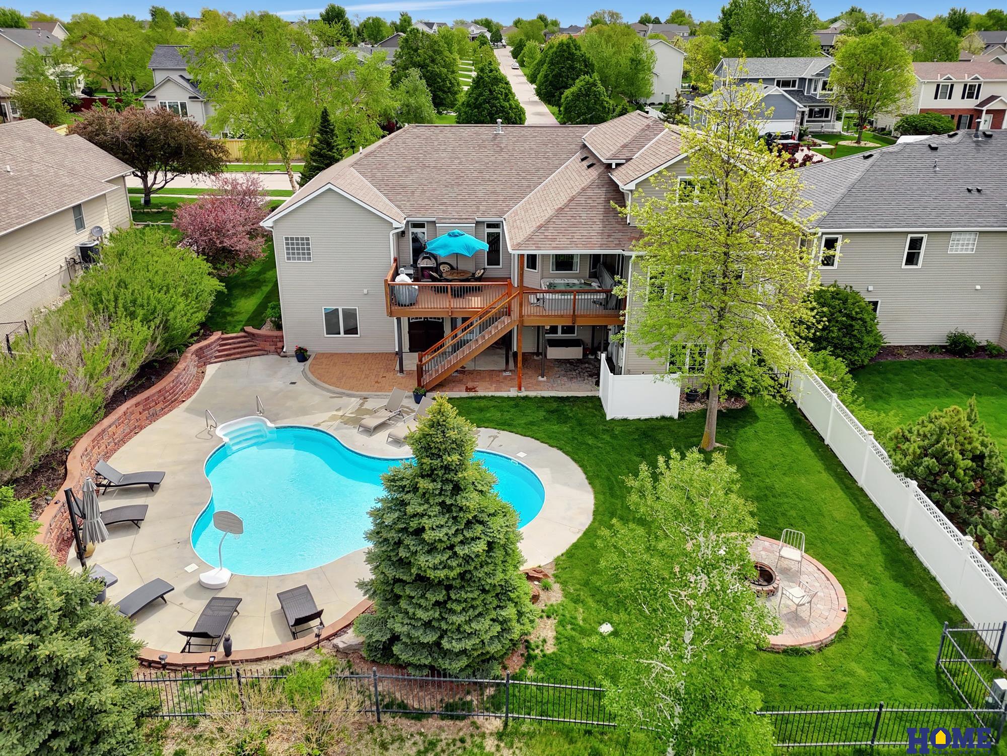 6233 Blackstone Road