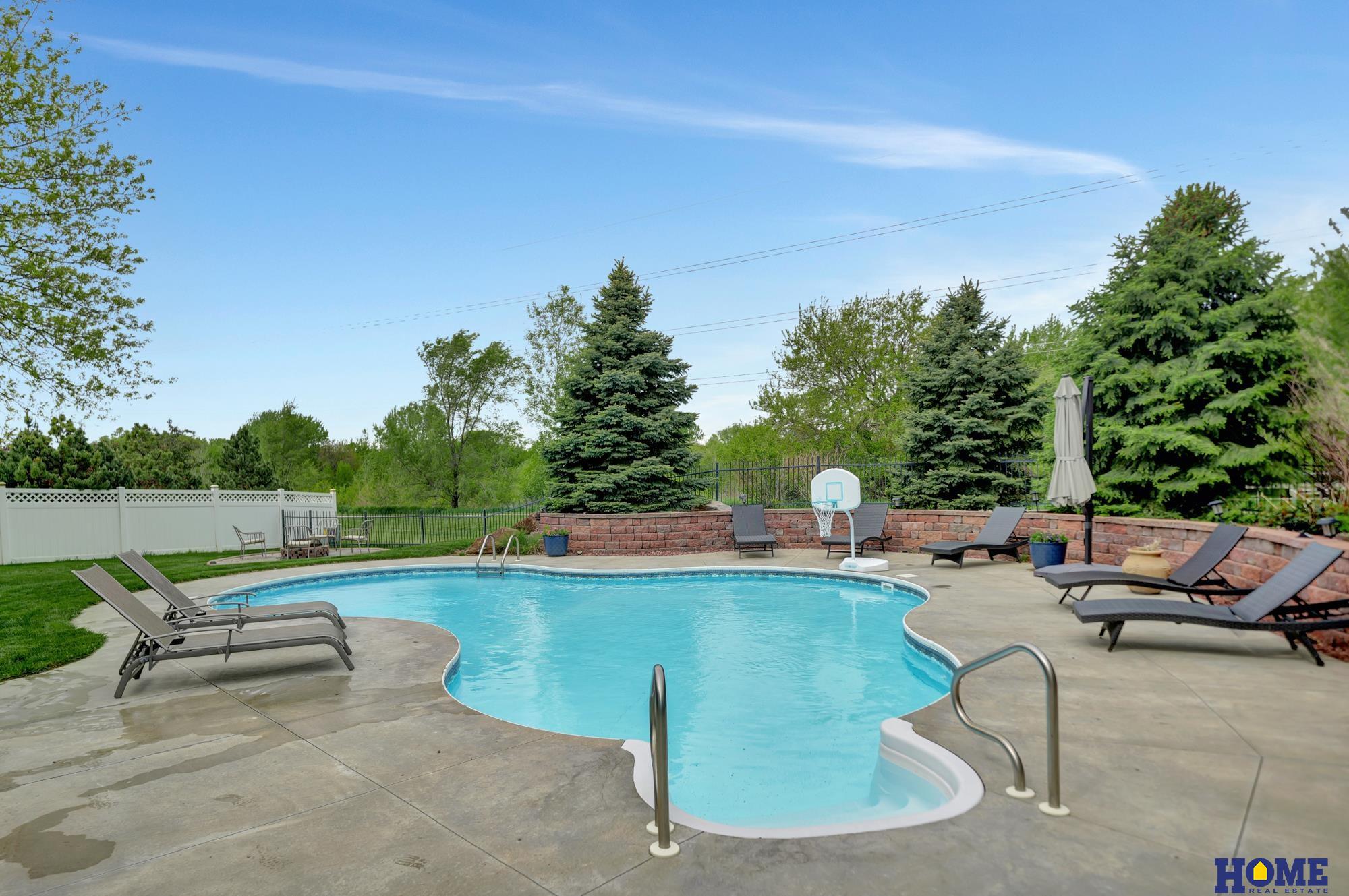 6233 Blackstone Road