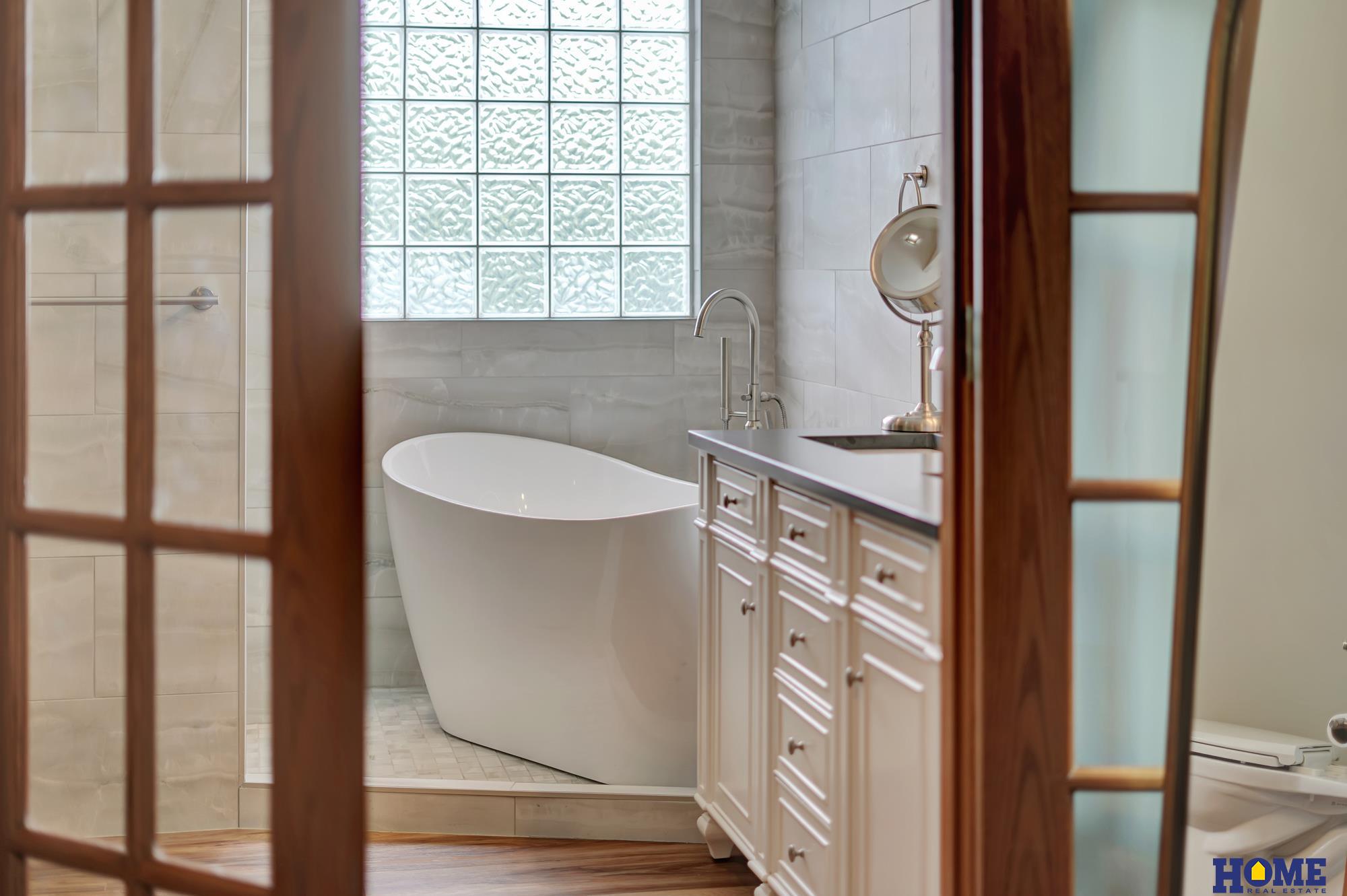 6233 Blackstone Road