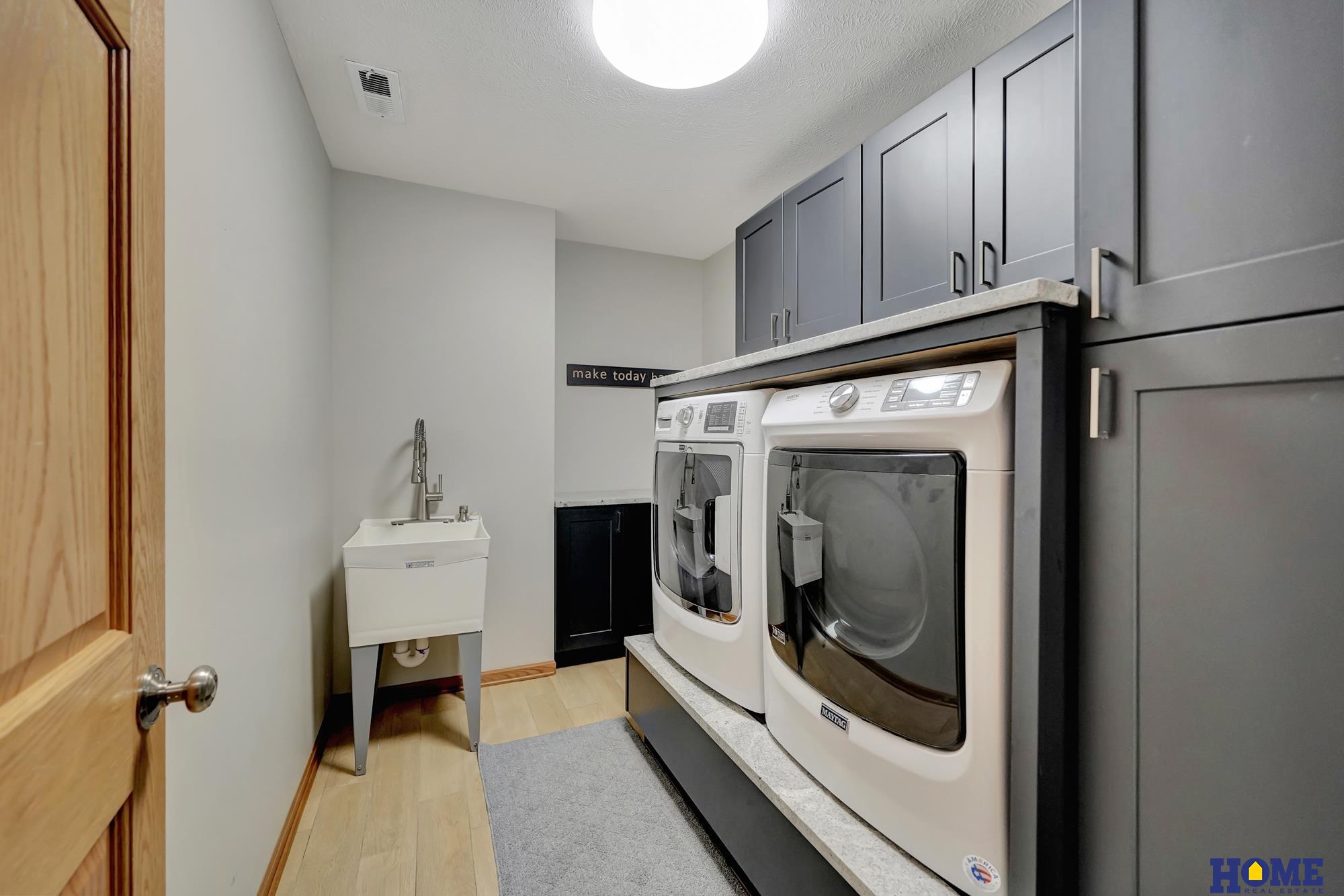 6233 Blackstone Road