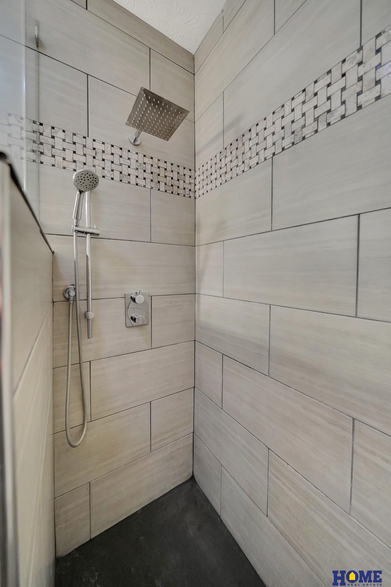 6233 Blackstone Road