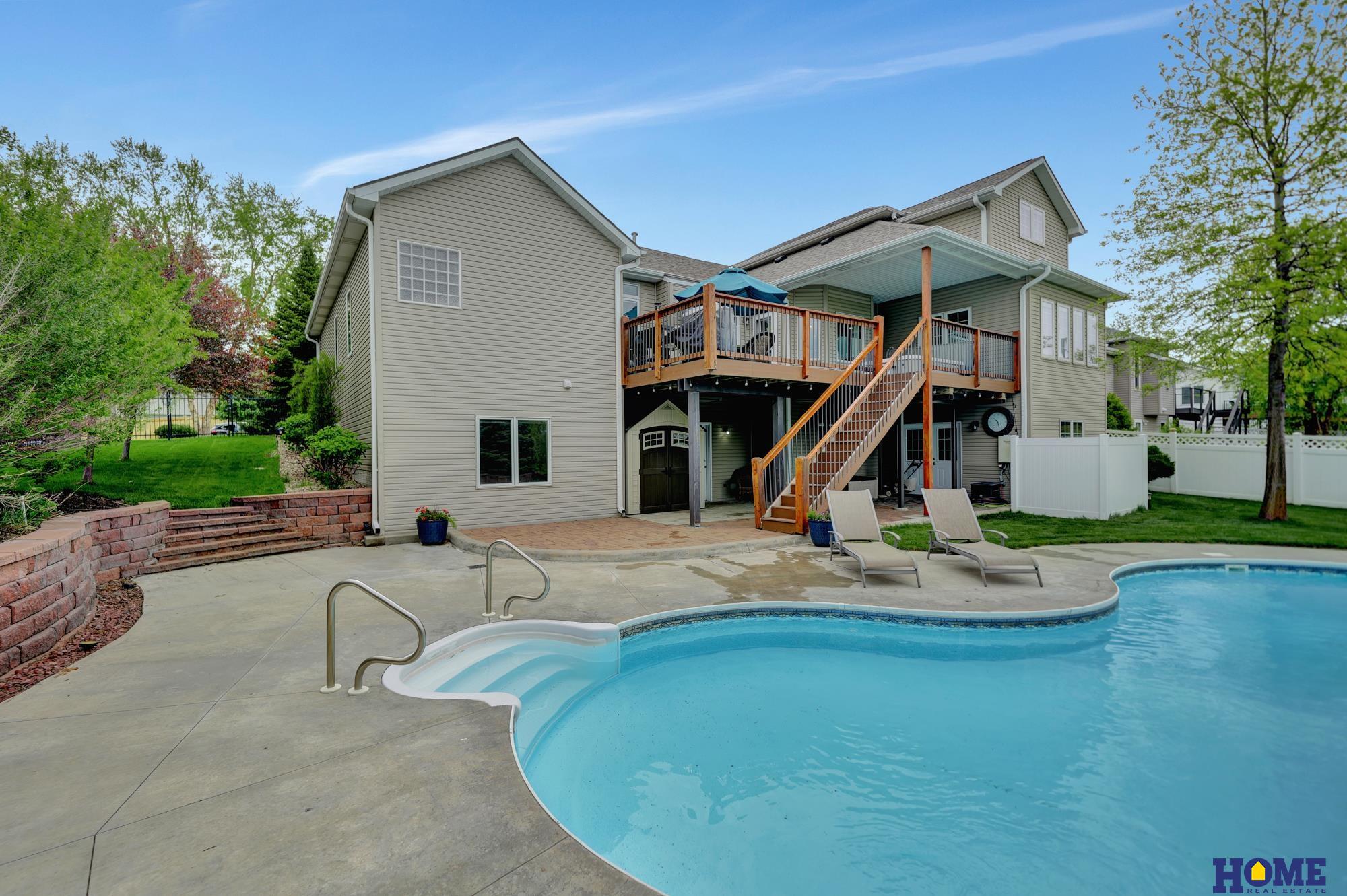 6233 Blackstone Road