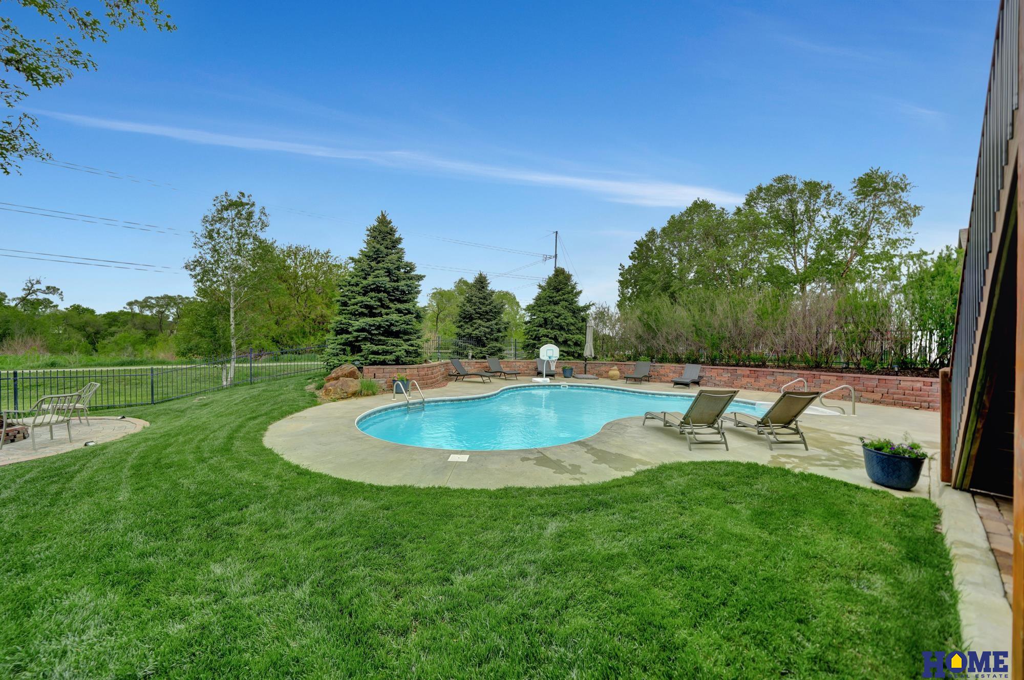 6233 Blackstone Road