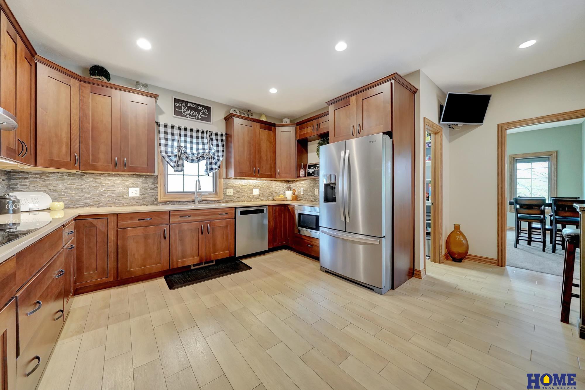 6233 Blackstone Road