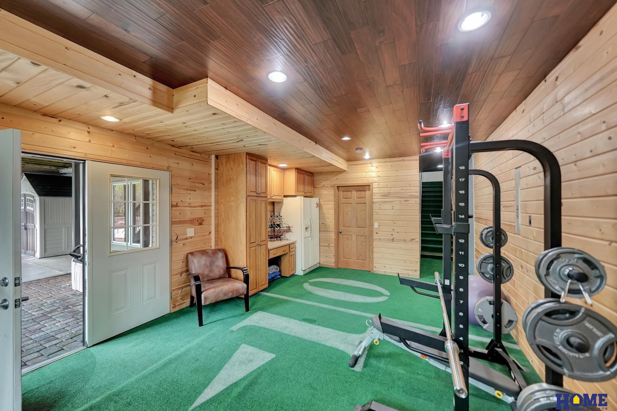 6233 Blackstone Road