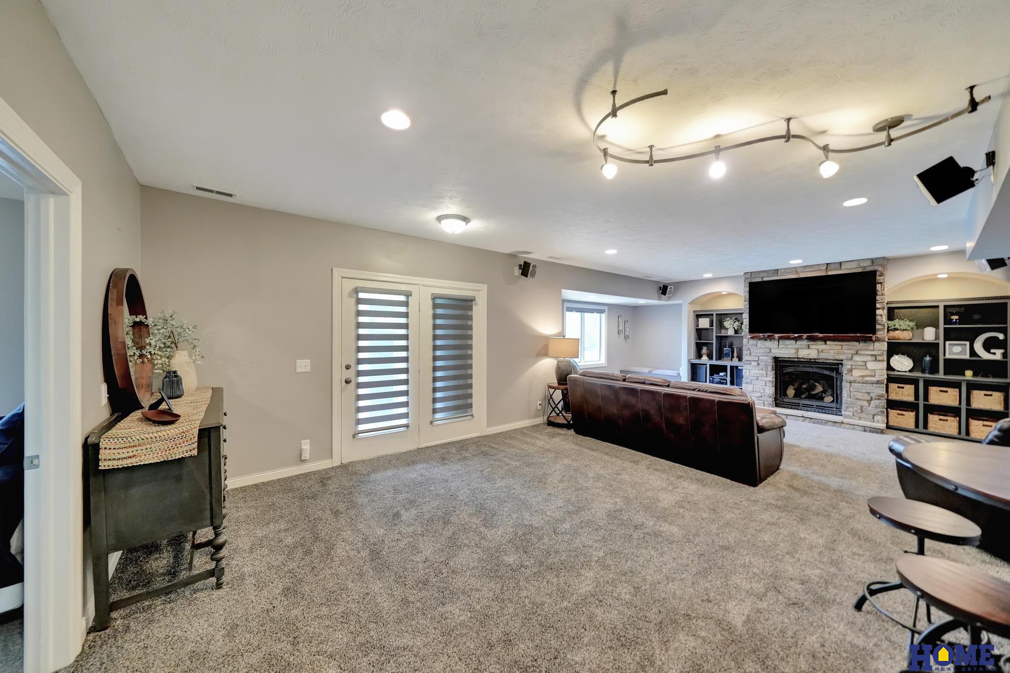 6233 Blackstone Road