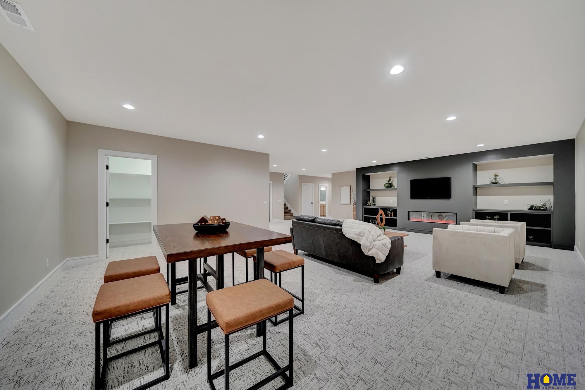 9429 Hillcrest Trail