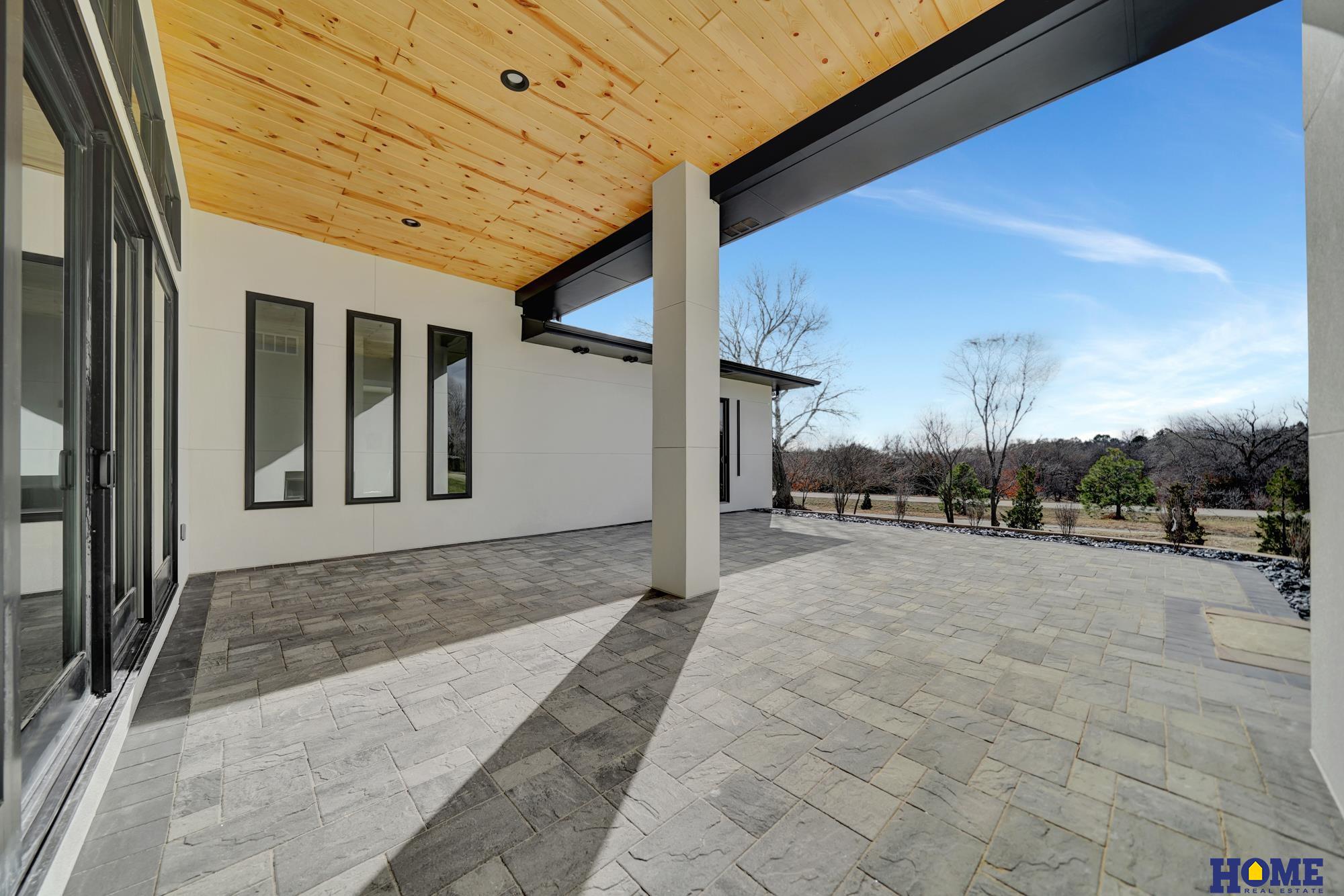 9429 Hillcrest Trail