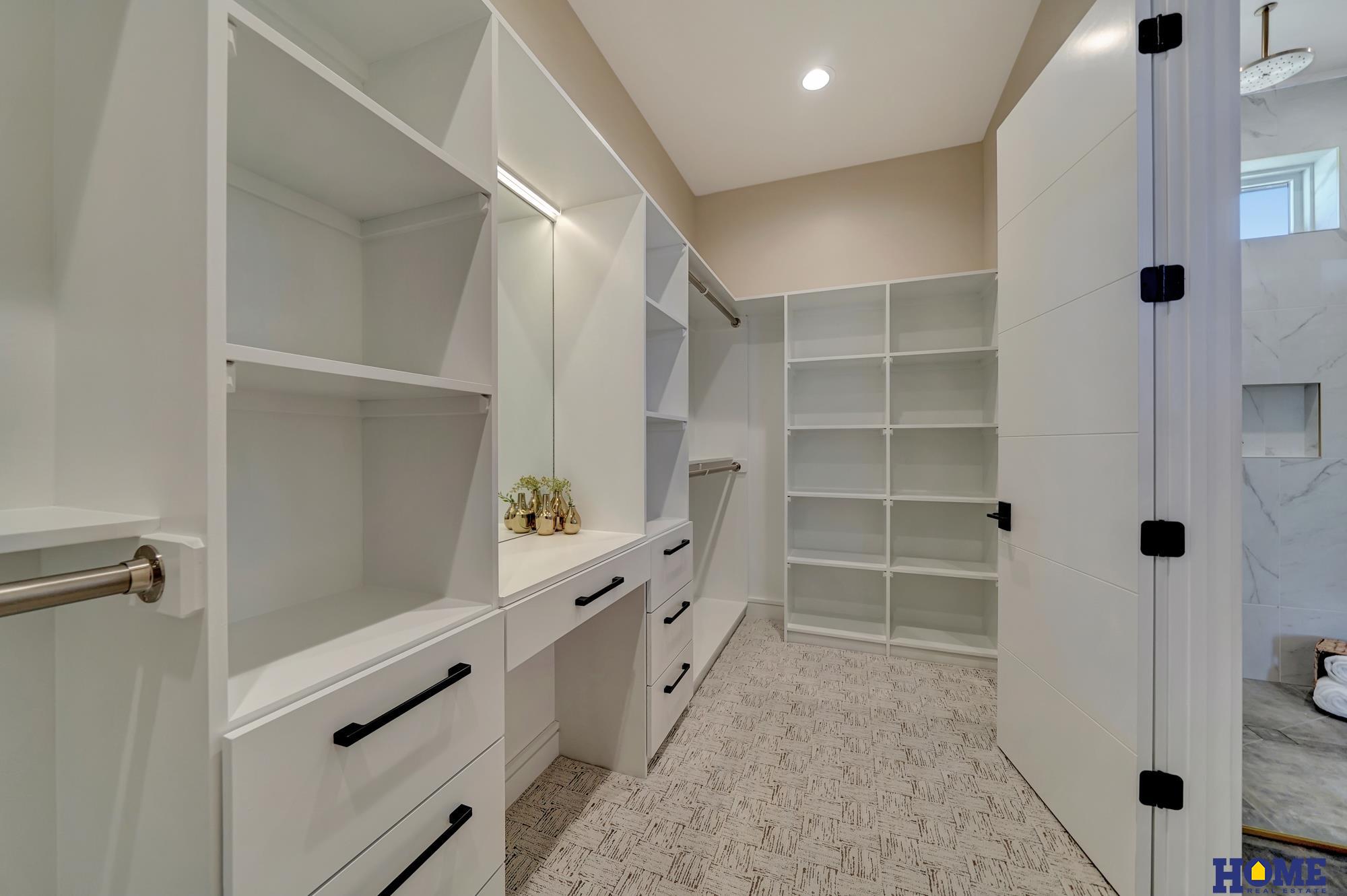 9429 Hillcrest Trail