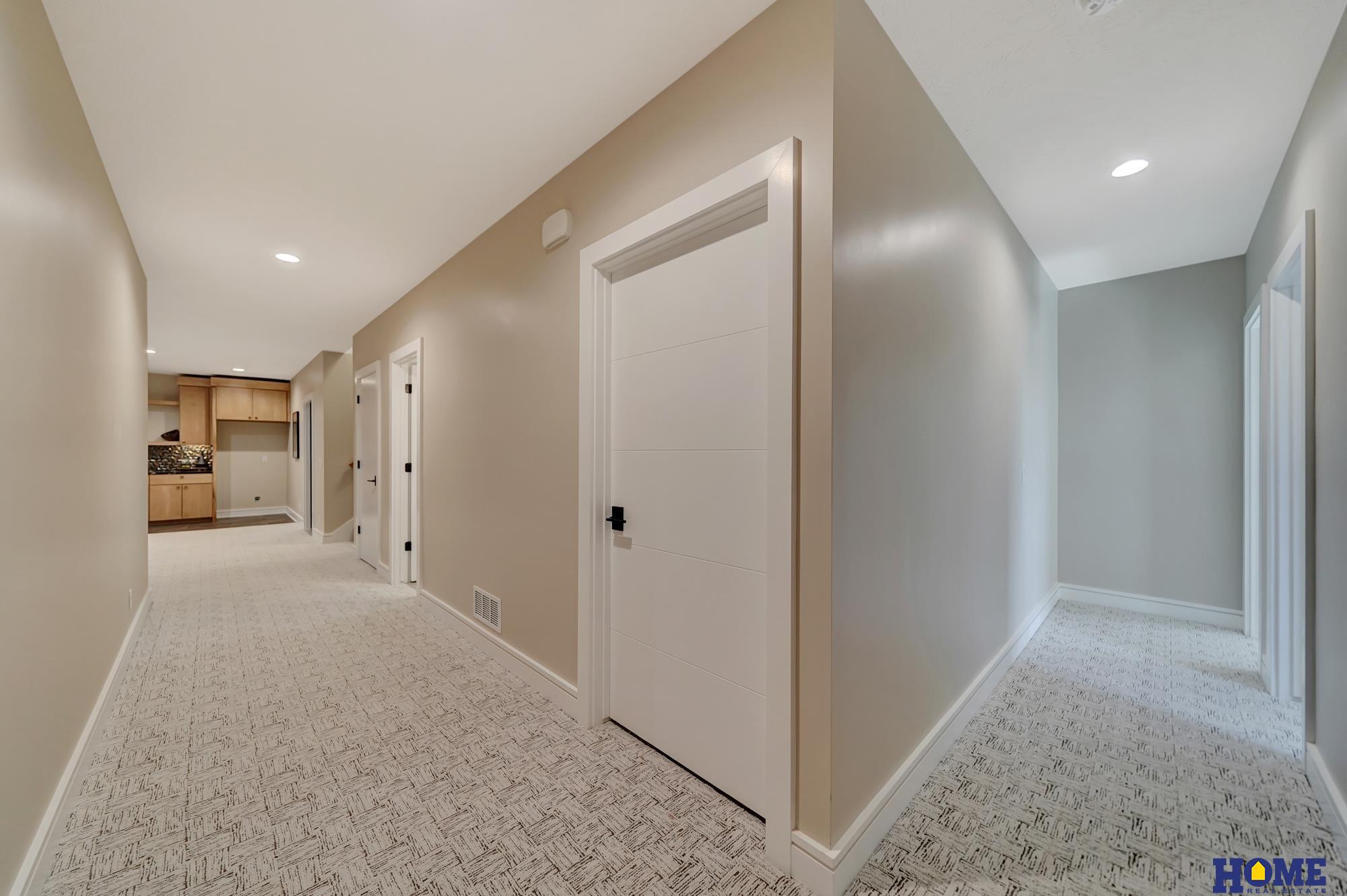 9429 Hillcrest Trail