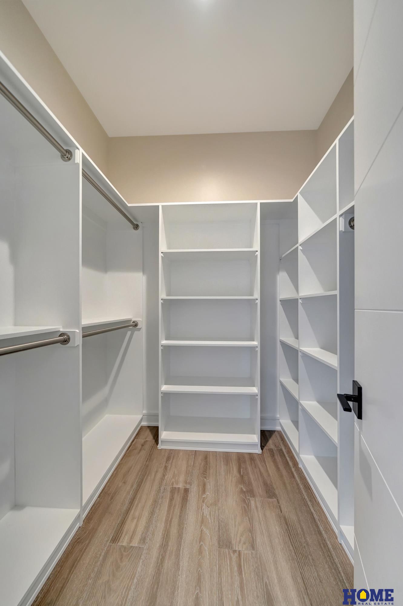 9429 Hillcrest Trail