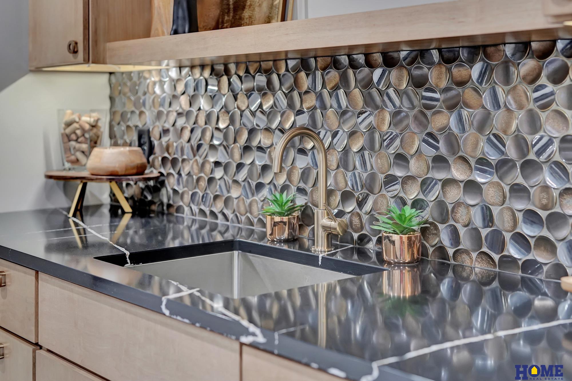 9429 Hillcrest Trail