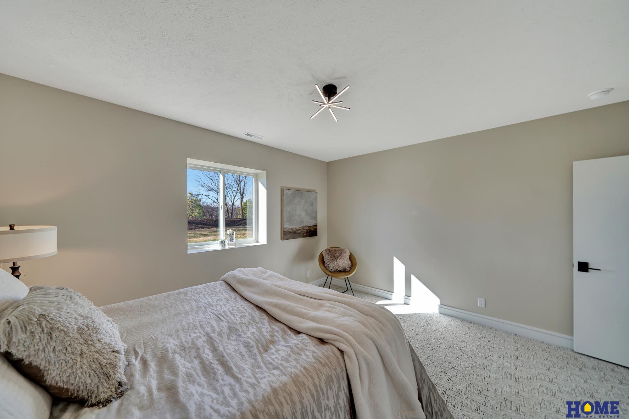 9429 Hillcrest Trail