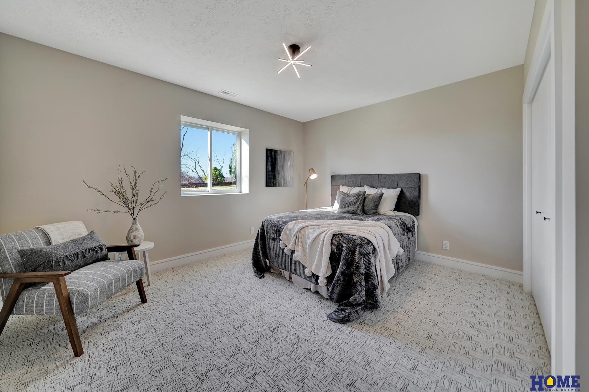 9429 Hillcrest Trail