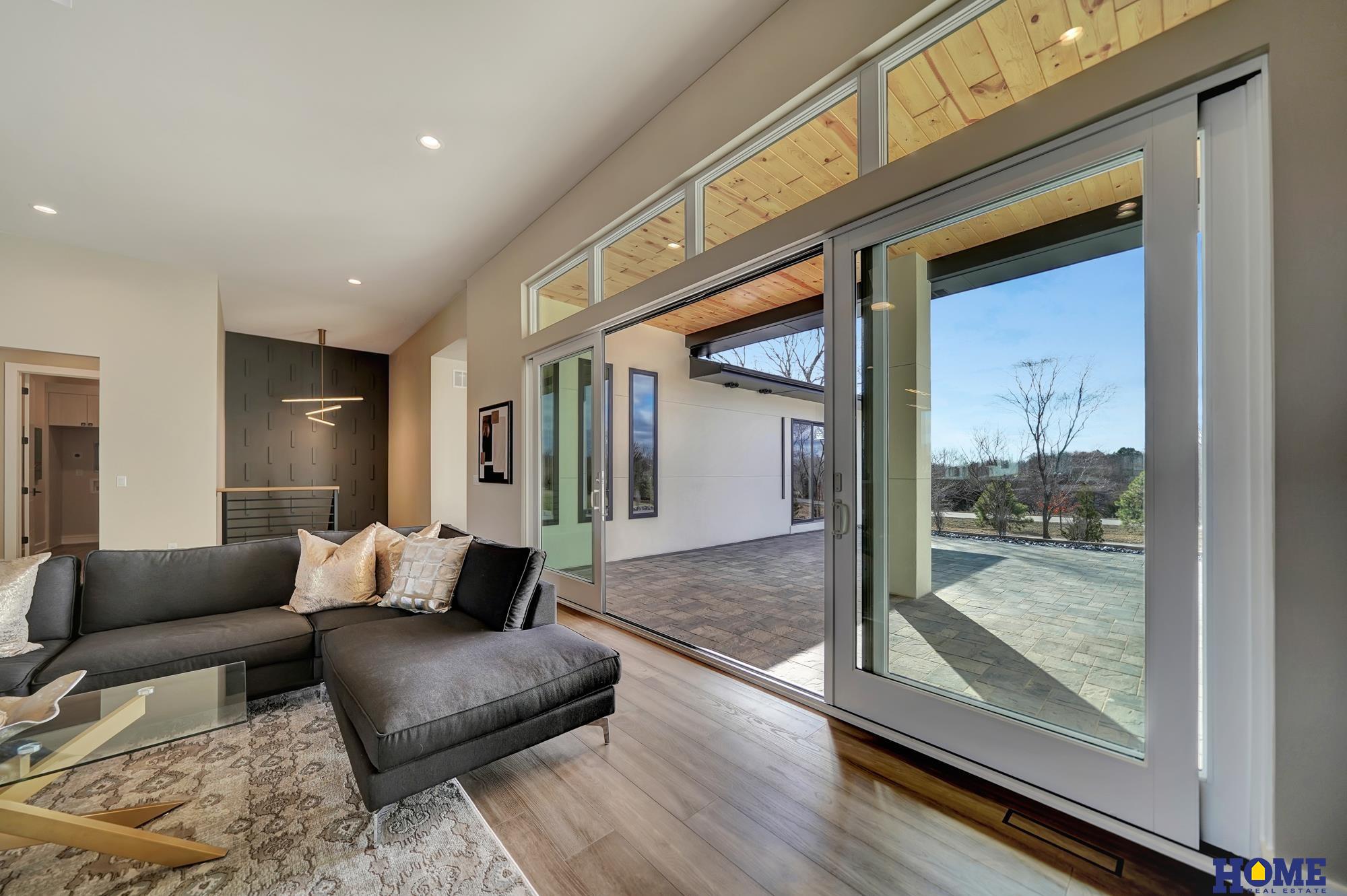 9429 Hillcrest Trail