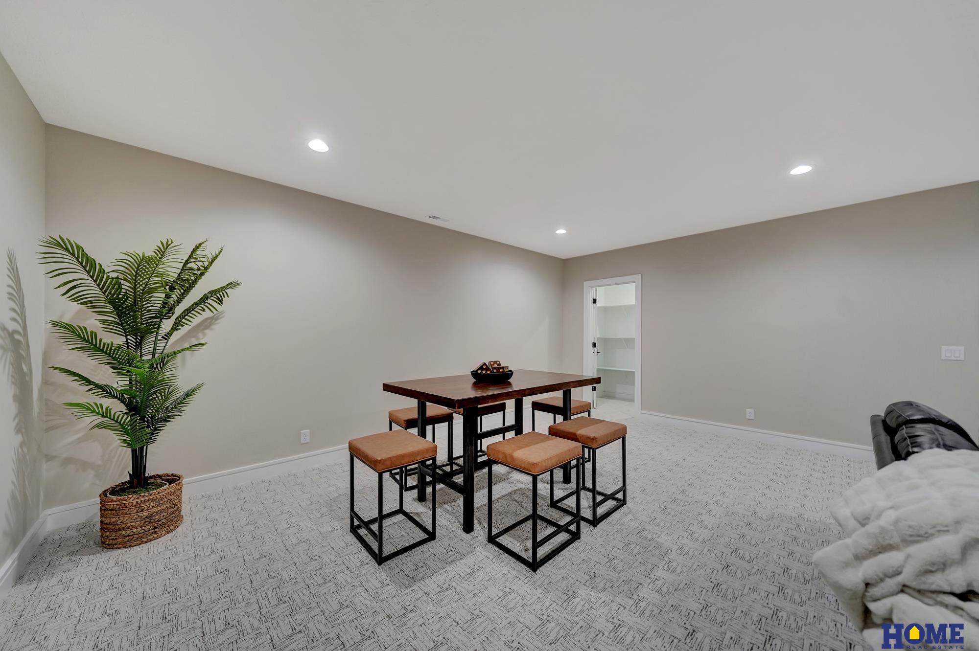 9429 Hillcrest Trail