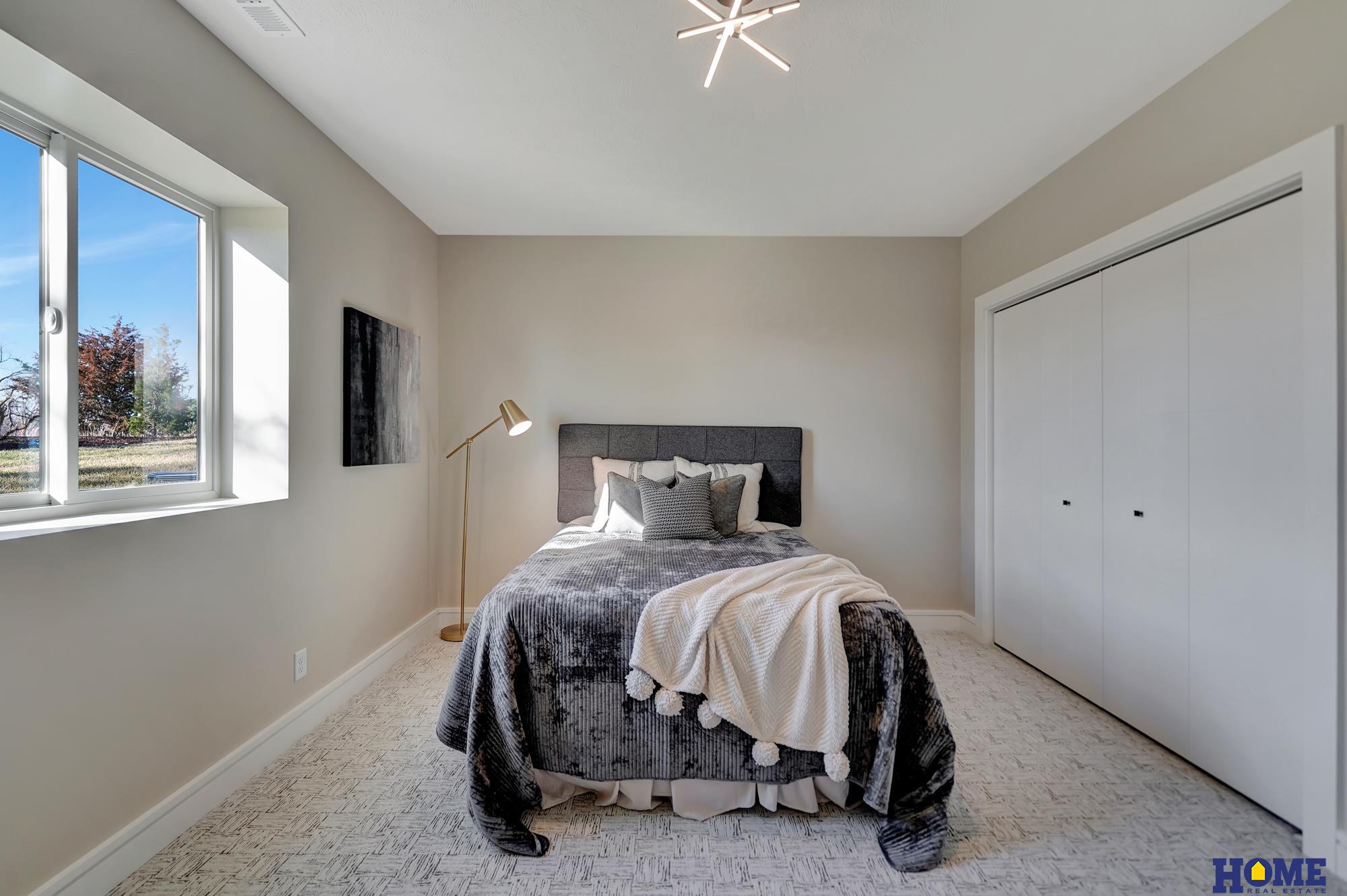 9429 Hillcrest Trail