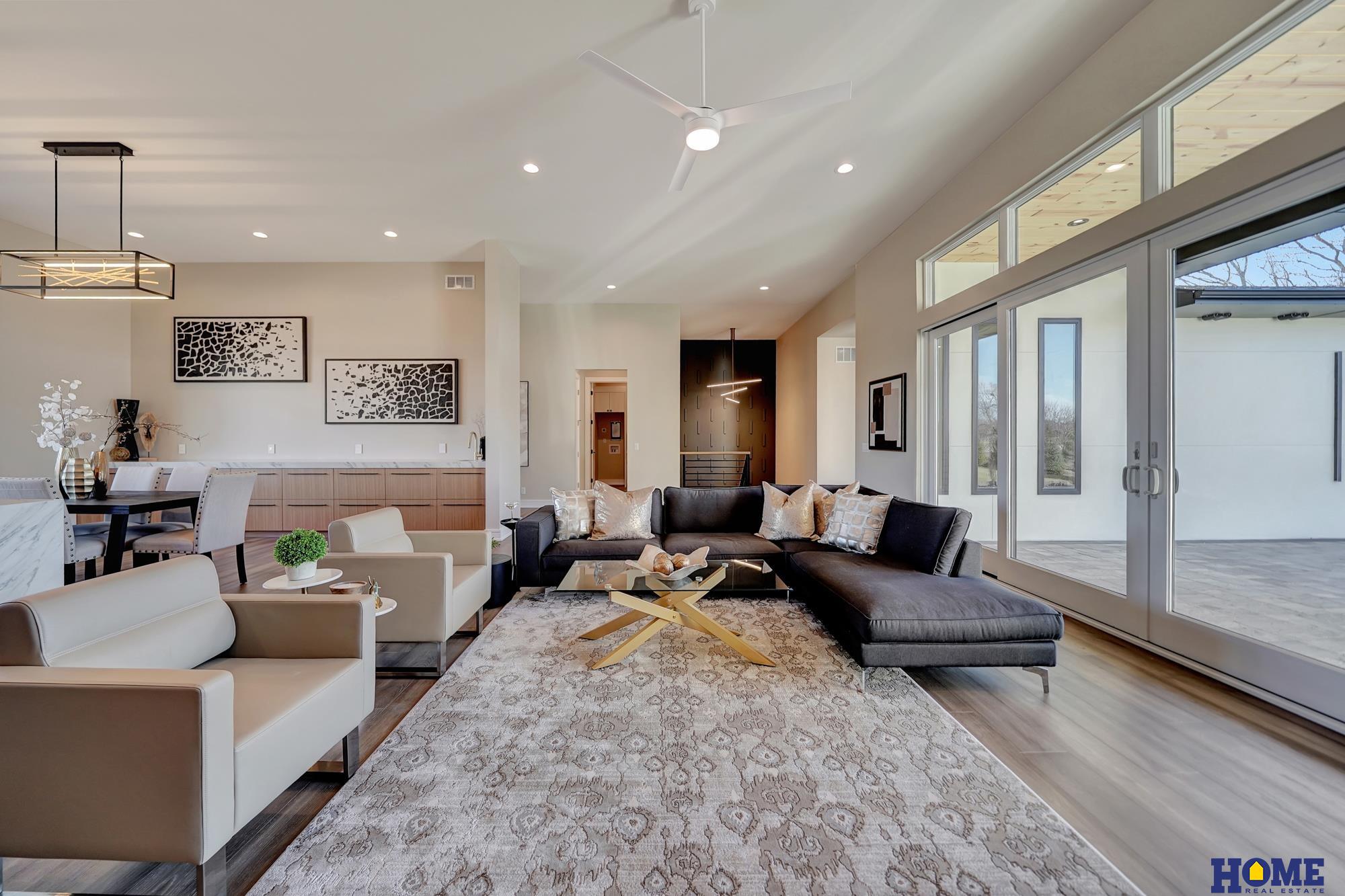 9429 Hillcrest Trail