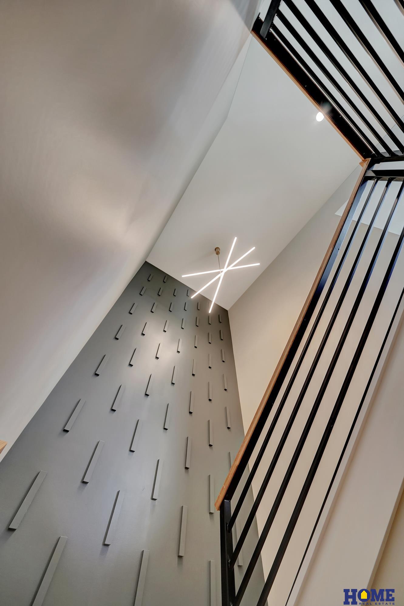 9429 Hillcrest Trail