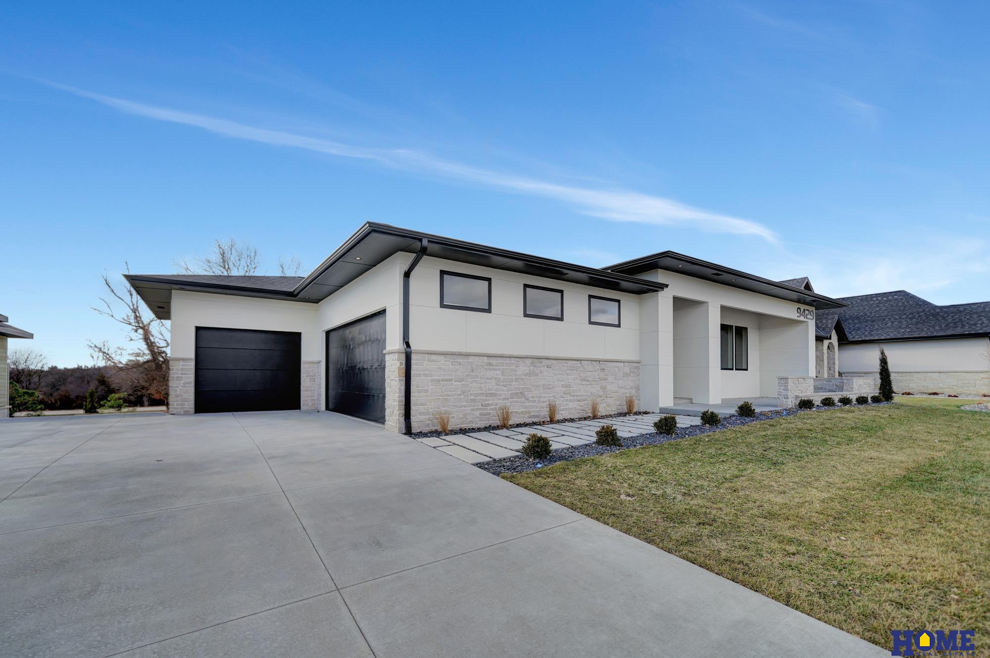 9429 Hillcrest Trail