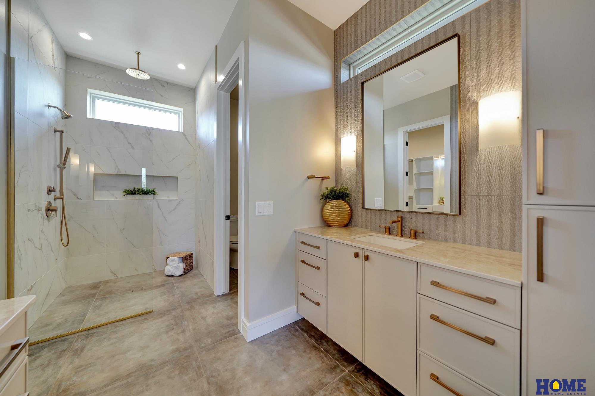 9429 Hillcrest Trail