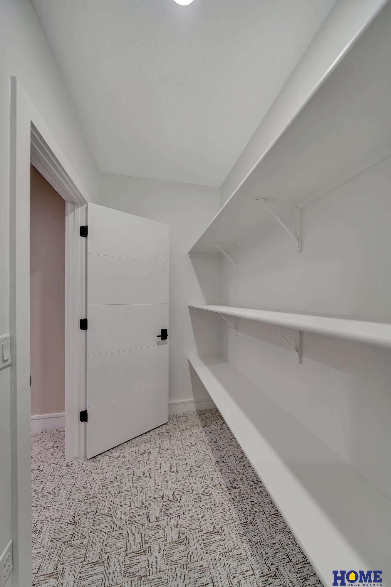 9429 Hillcrest Trail