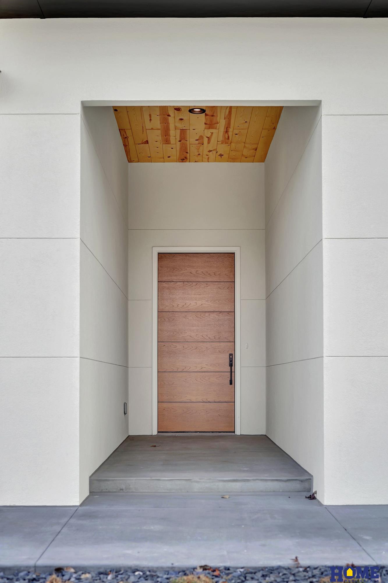 9429 Hillcrest Trail