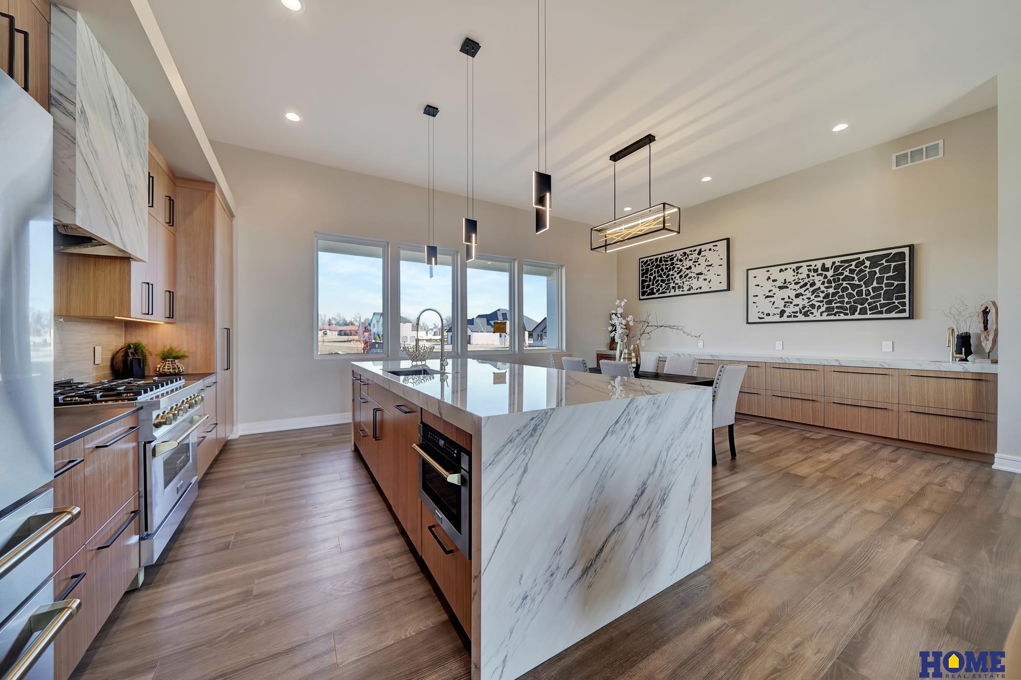 9429 Hillcrest Trail