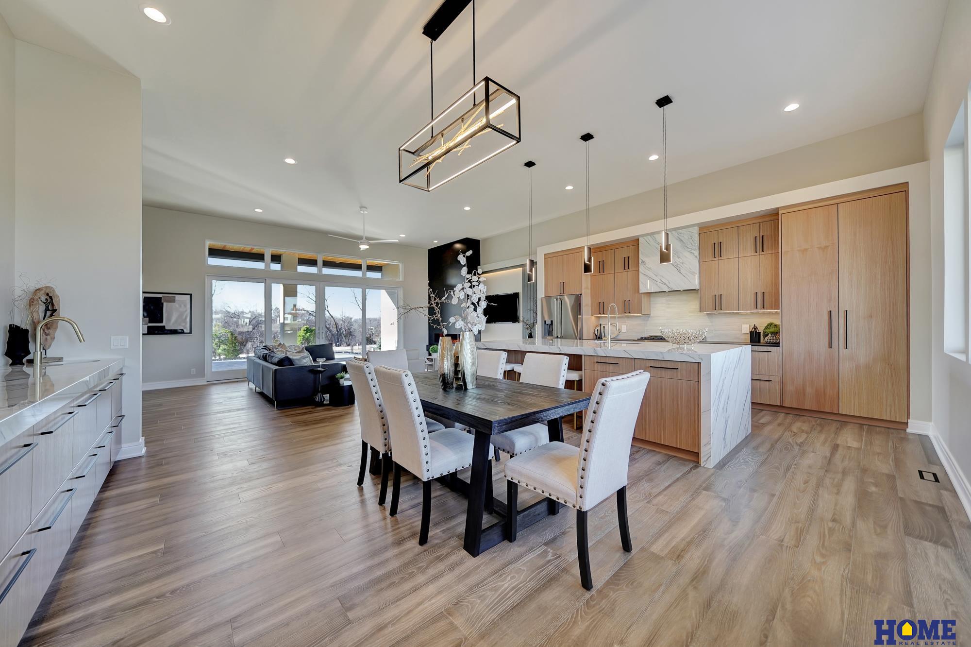 9429 Hillcrest Trail