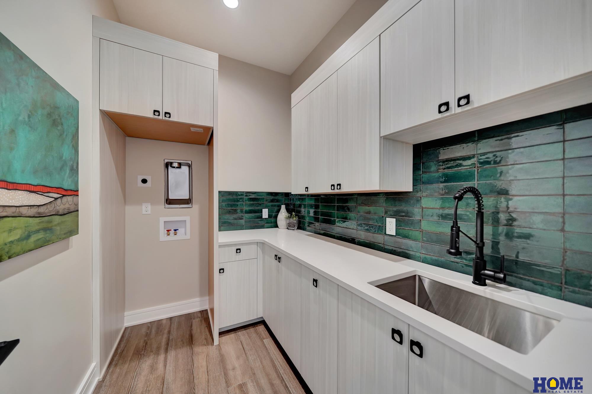 9429 Hillcrest Trail