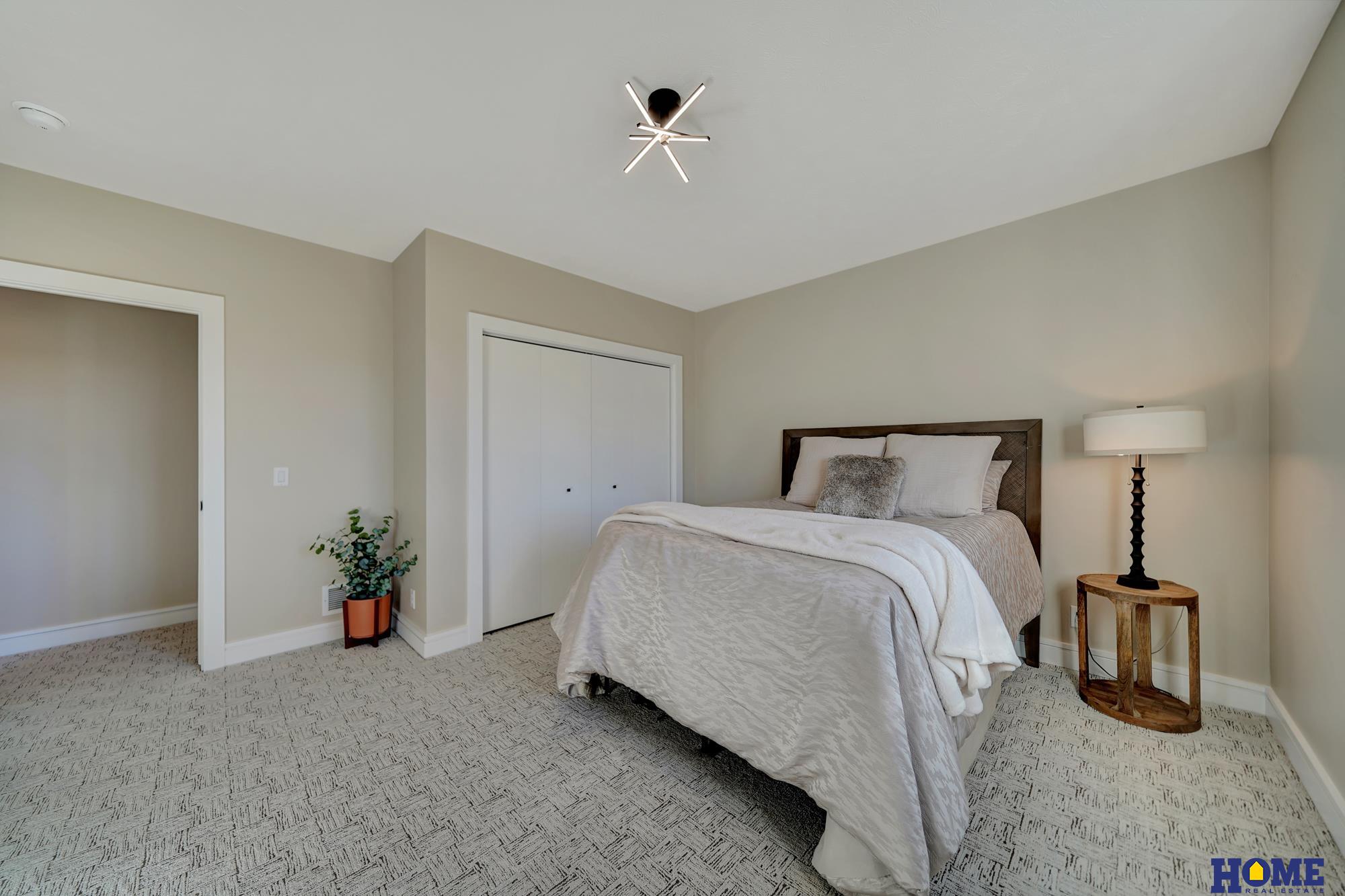 9429 Hillcrest Trail