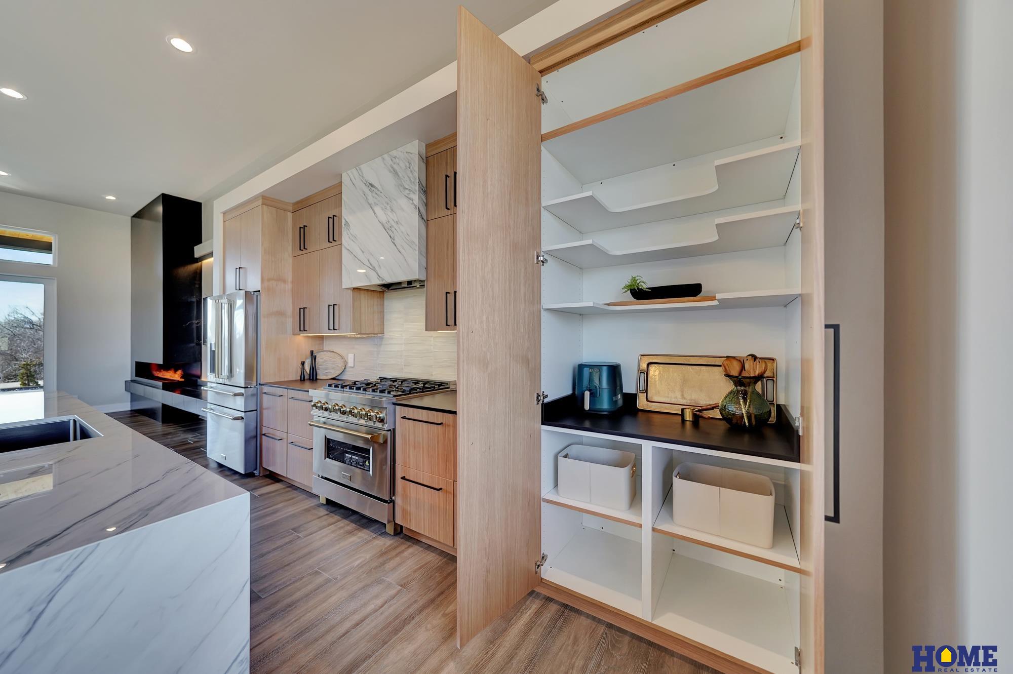 9429 Hillcrest Trail