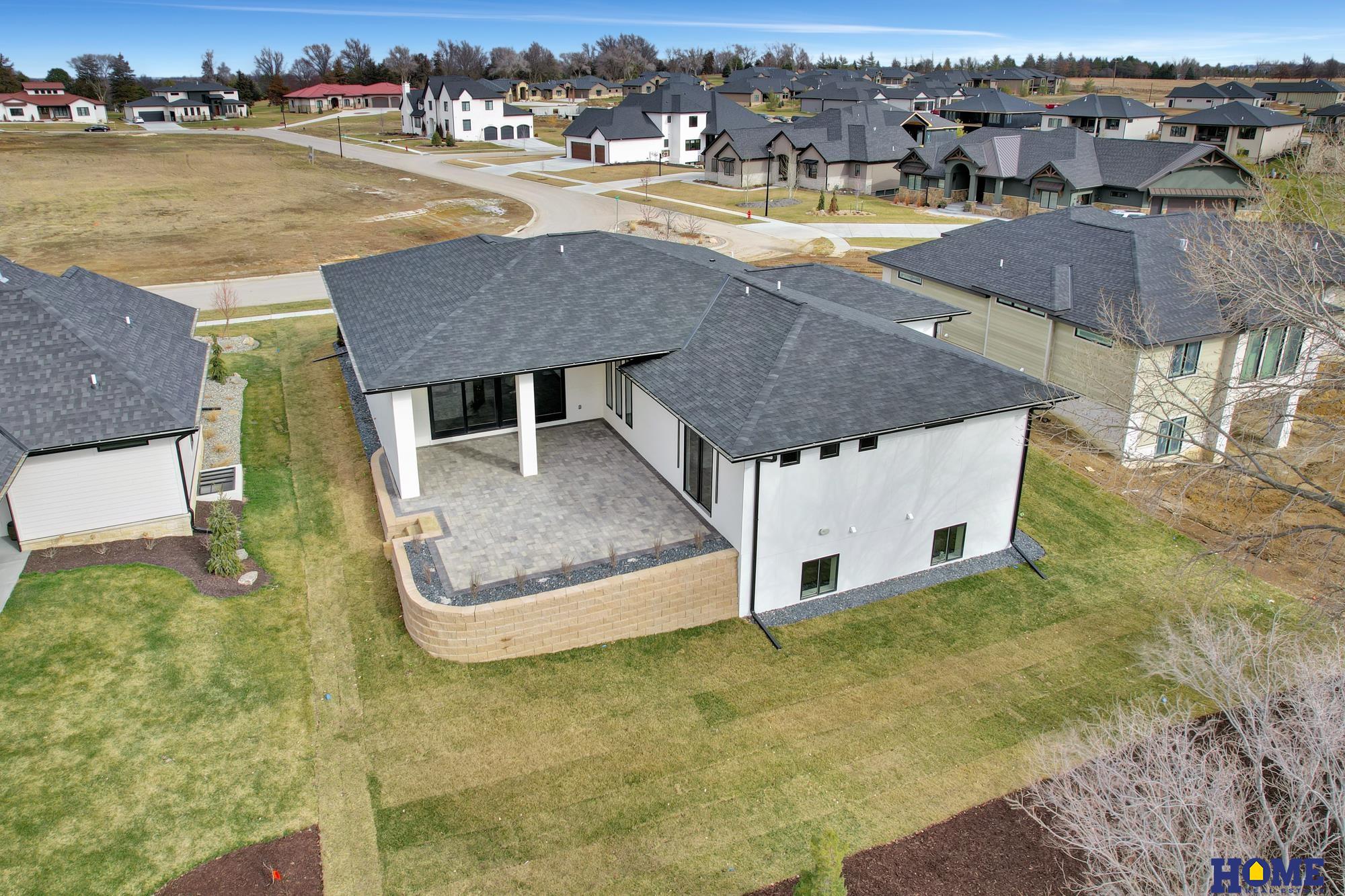 9429 Hillcrest Trail