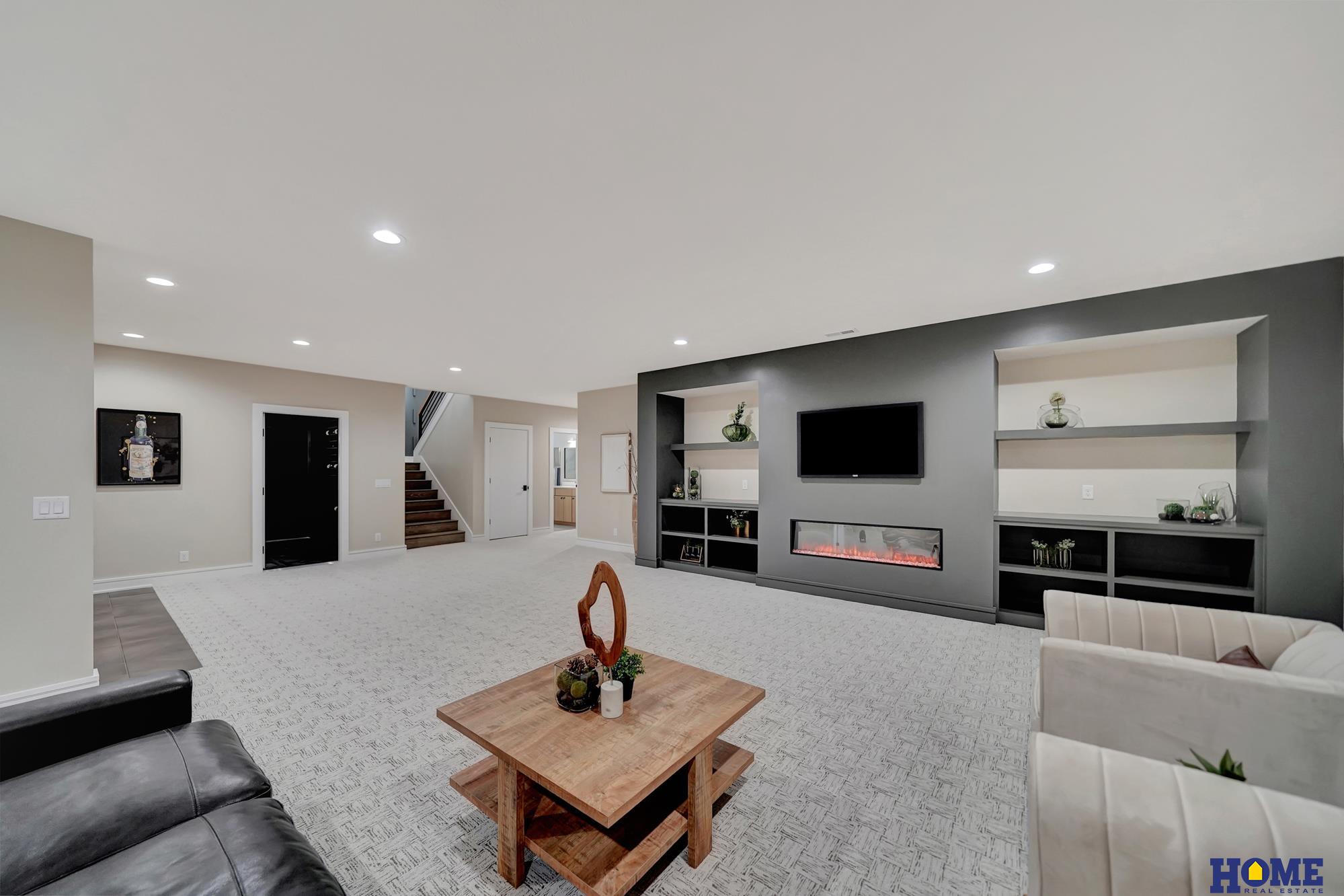 9429 Hillcrest Trail