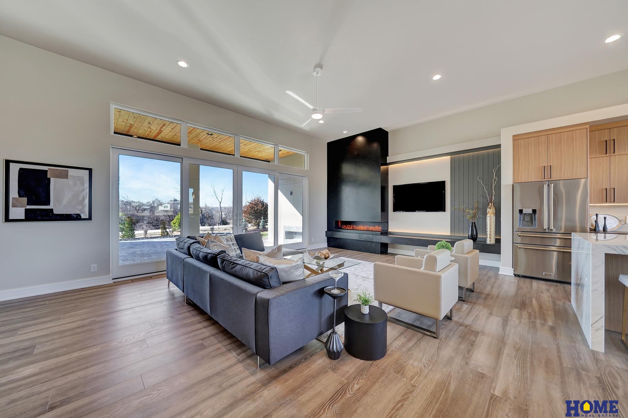 9429 Hillcrest Trail