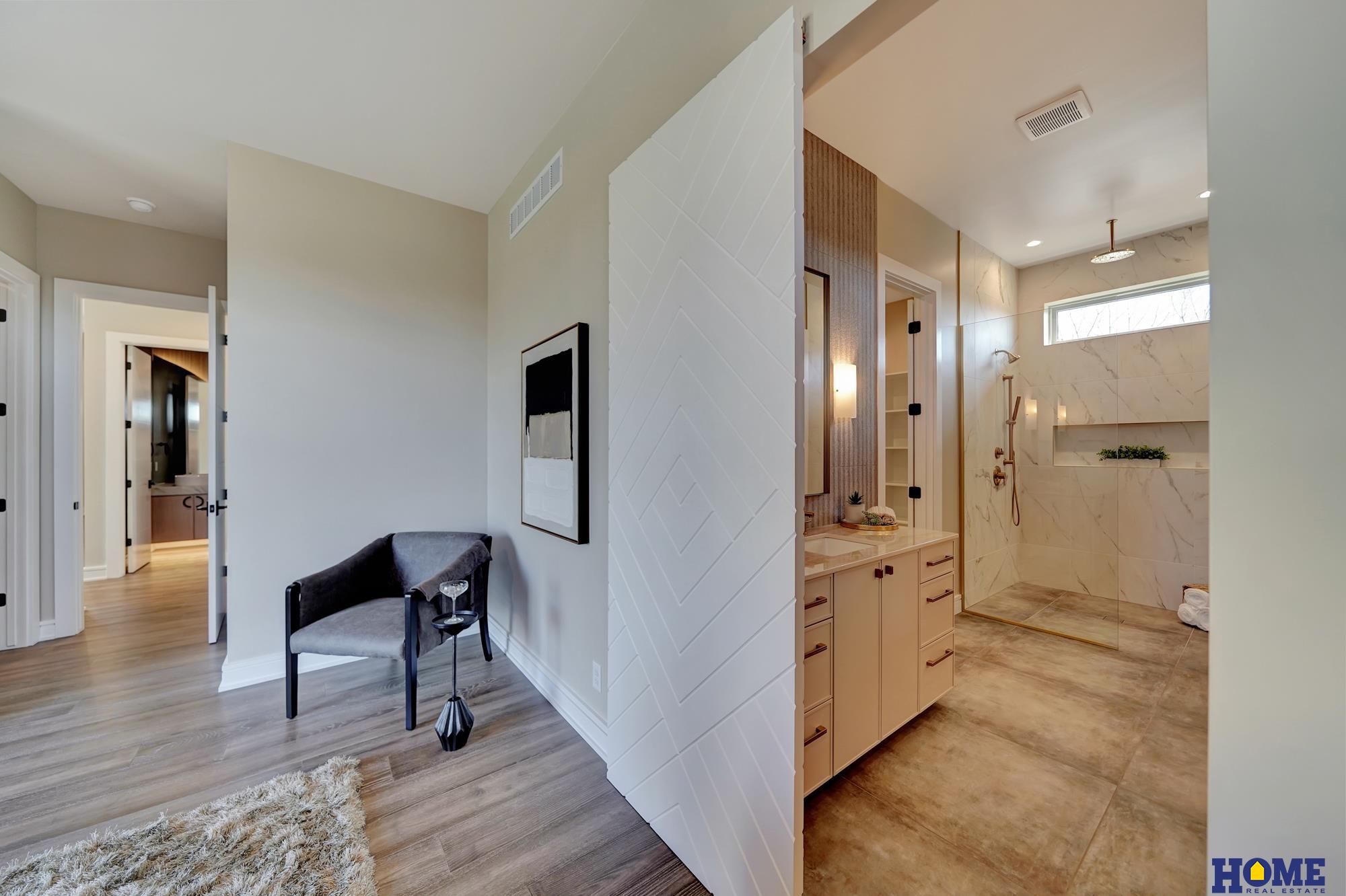 9429 Hillcrest Trail