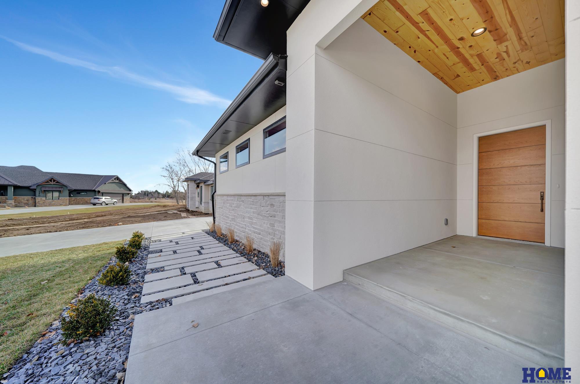 9429 Hillcrest Trail