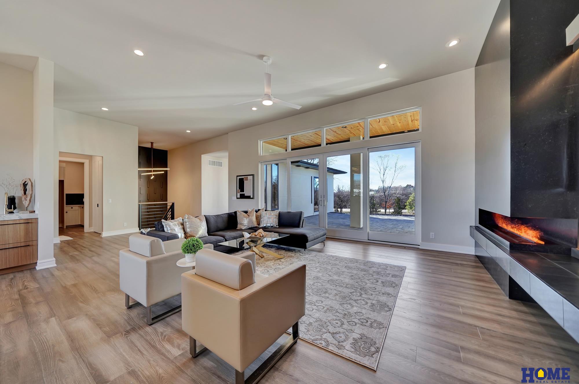 9429 Hillcrest Trail