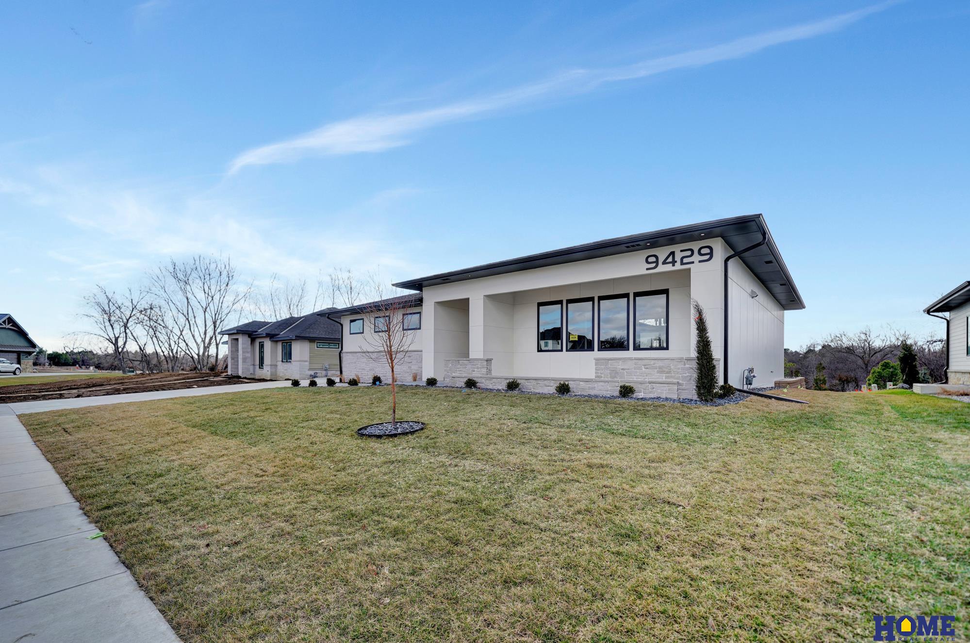 9429 Hillcrest Trail