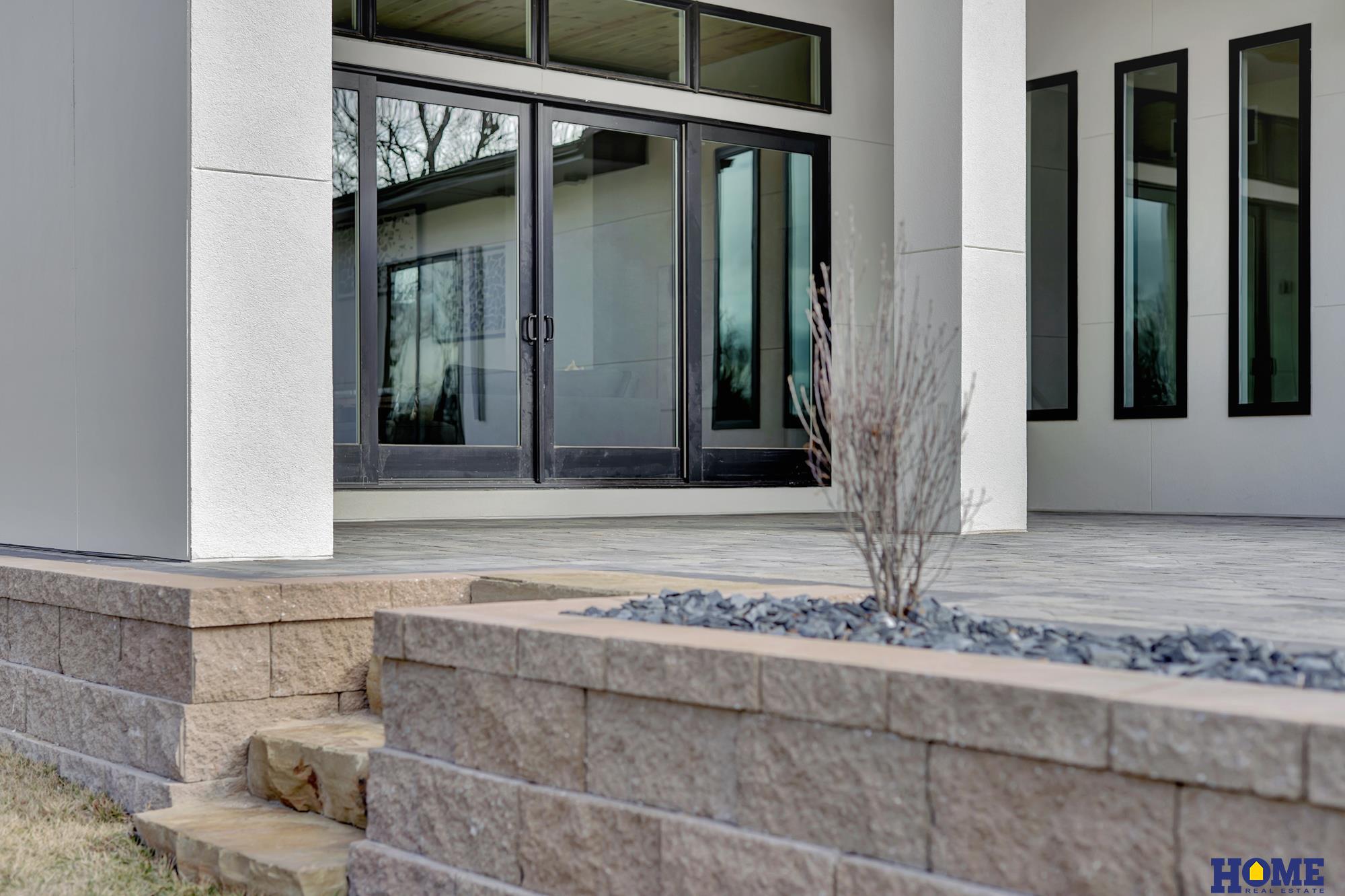 9429 Hillcrest Trail